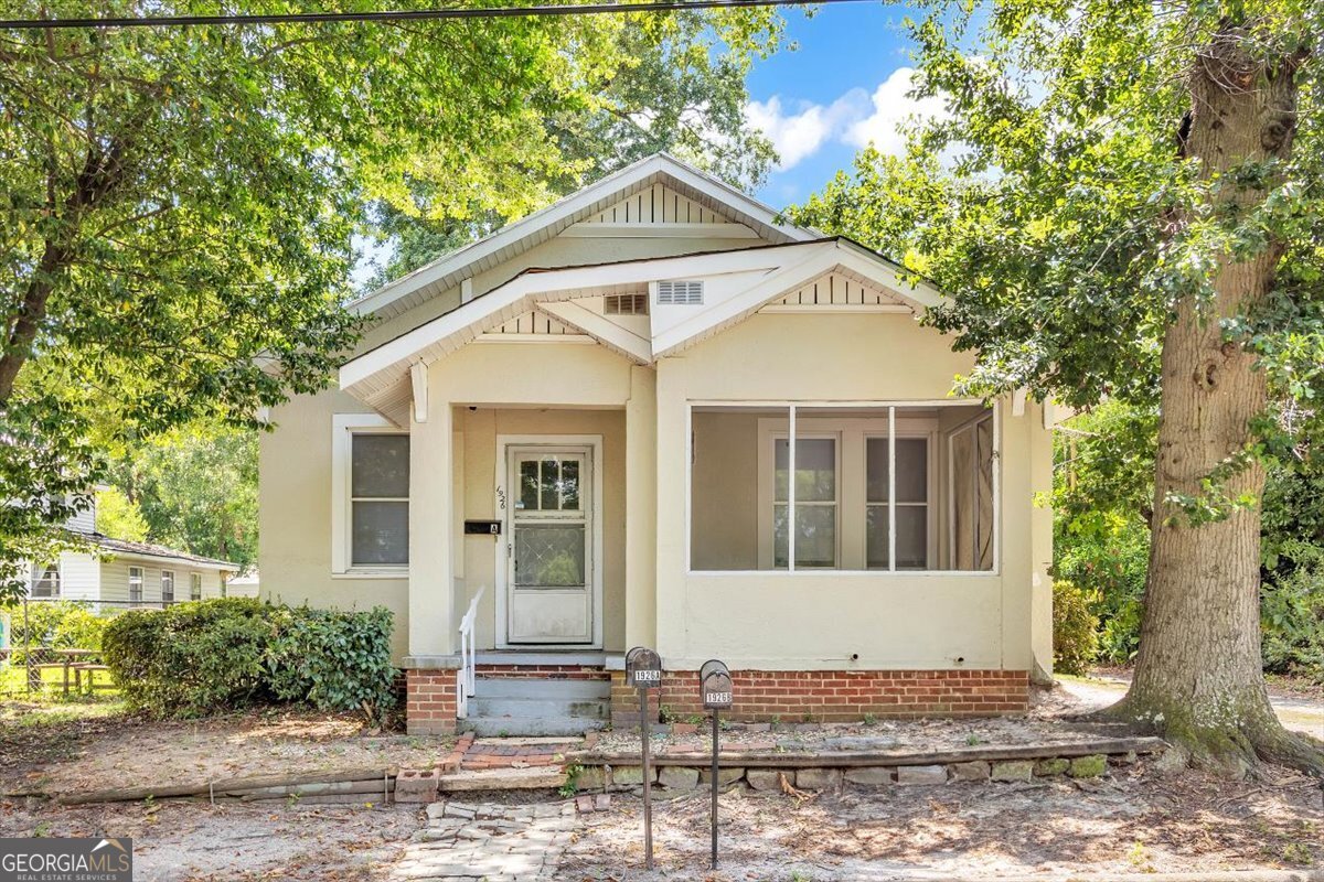 1926 Howard Avenue Property Photo 1