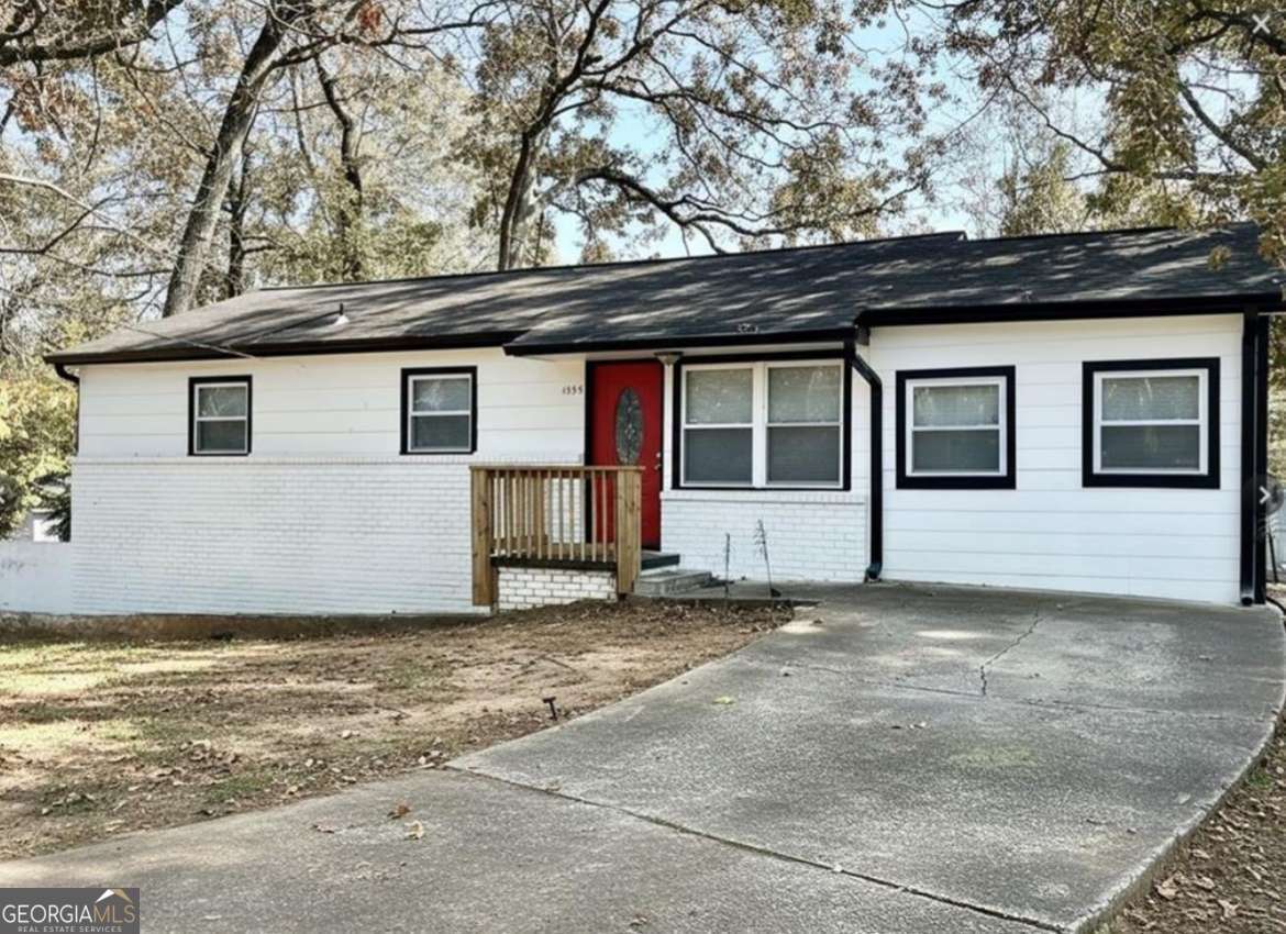 1995 Oak Court Property Photo 1
