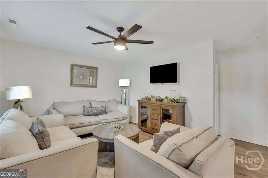 302 Manden Road Property Photo 6