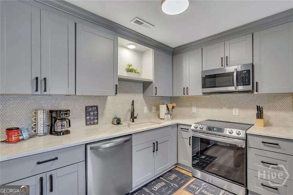 302 Manden Road Property Photo 10