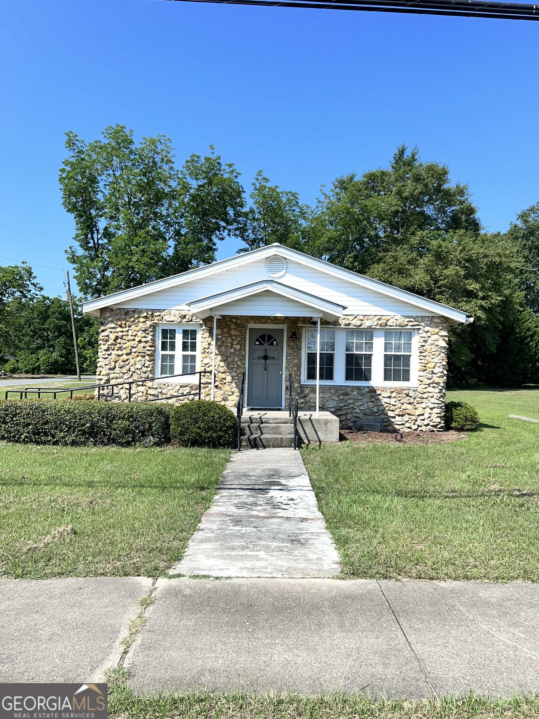 121 Coleman Avenue Property Photo 1