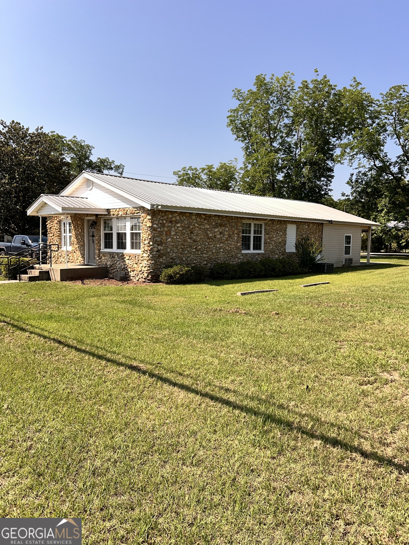 121 Coleman Avenue Property Photo 2