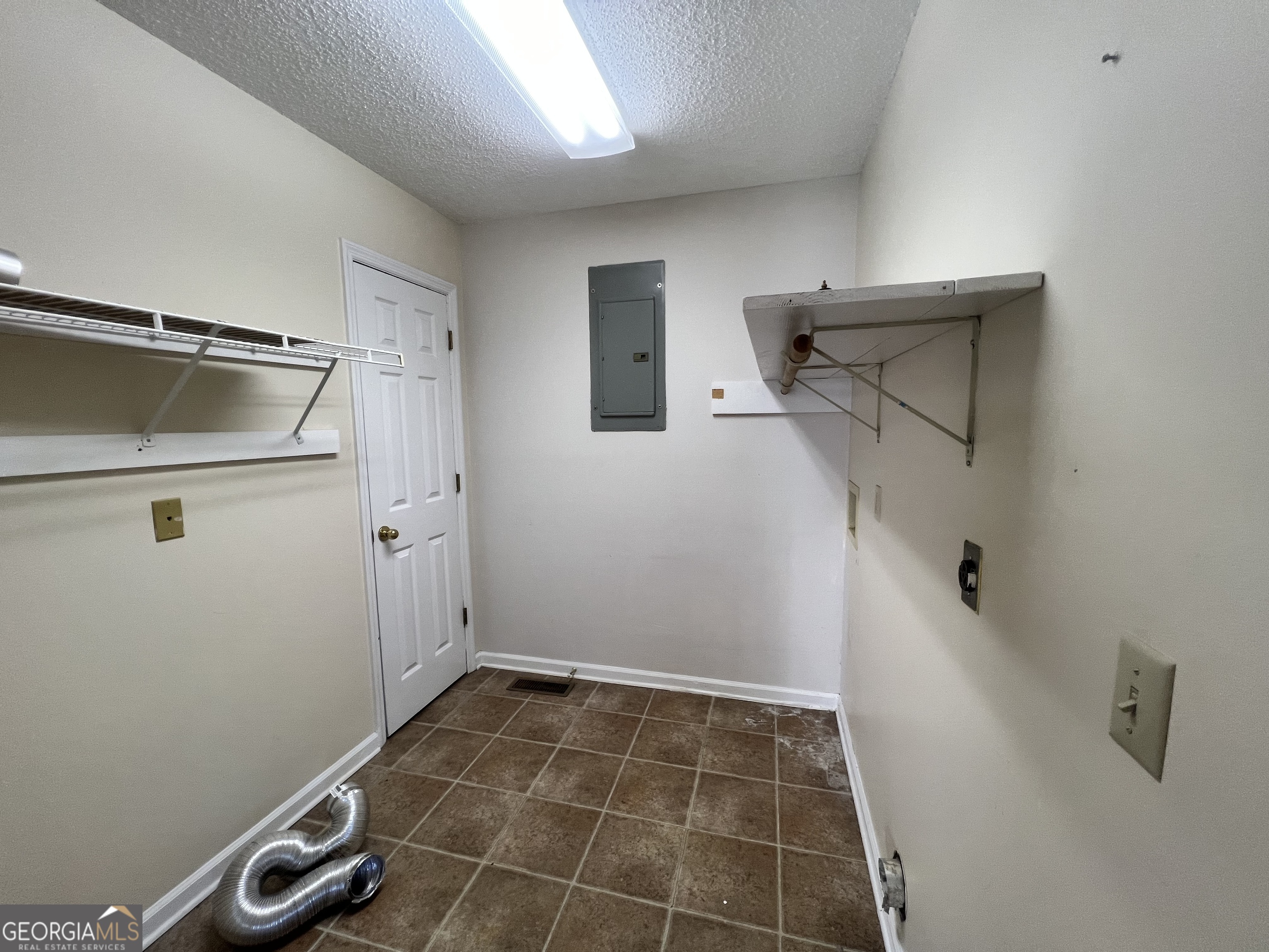 906 Mcallister Drive Property Photo 3