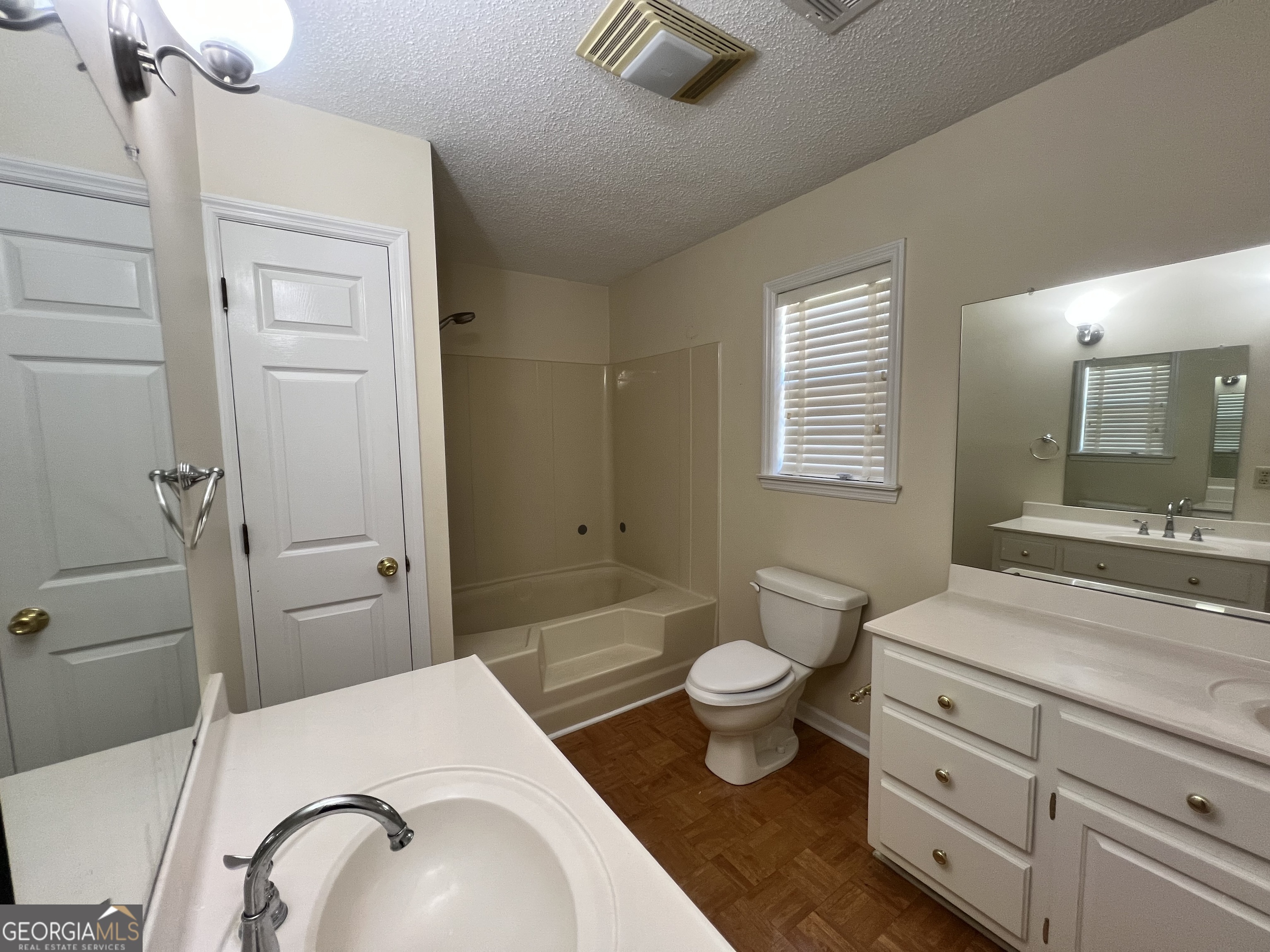 906 Mcallister Drive Property Photo 9