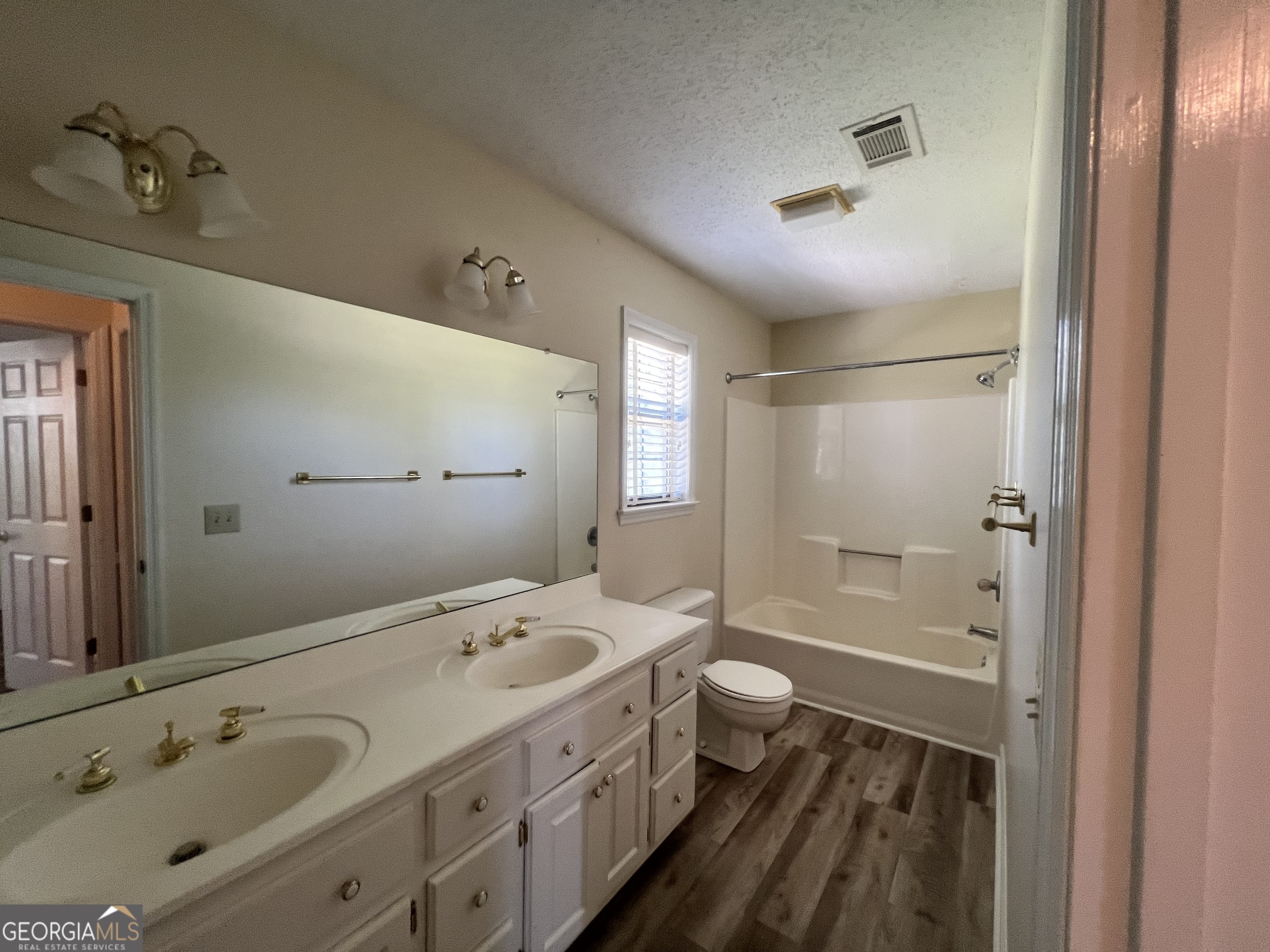906 Mcallister Drive Property Photo 12