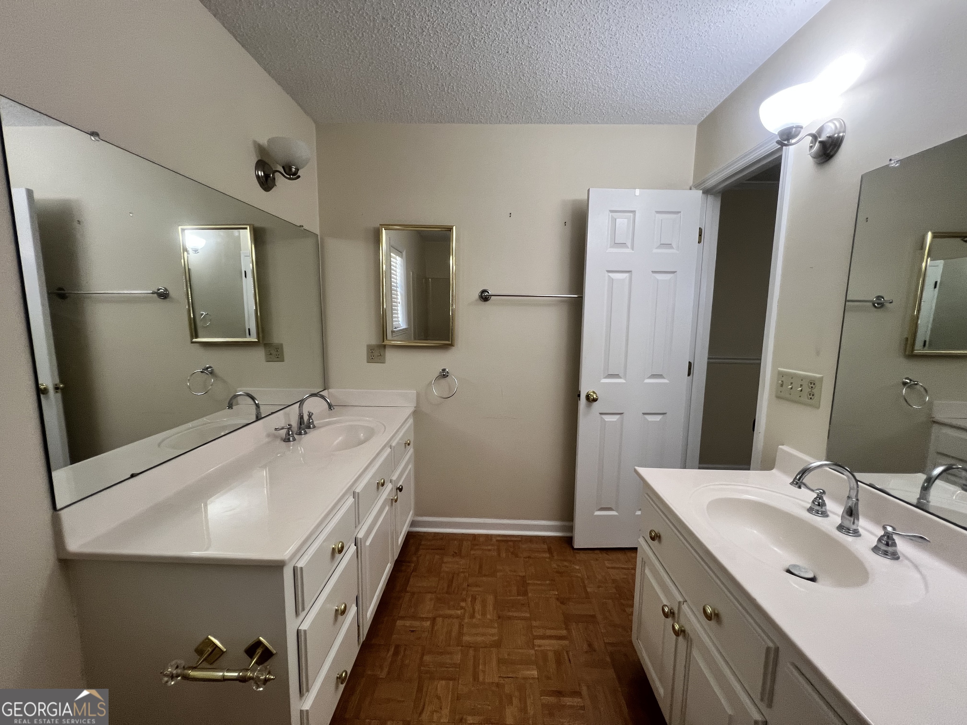 906 Mcallister Drive Property Photo 16