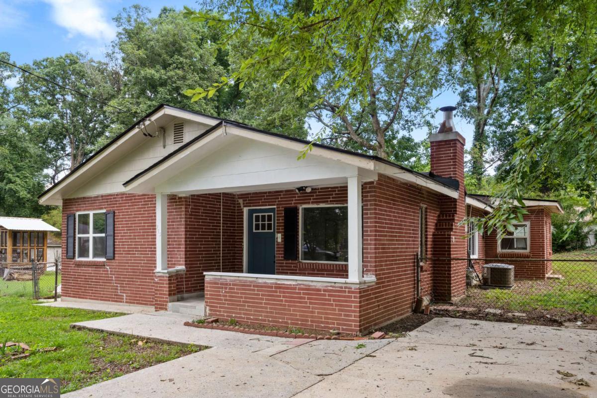 953 South Avenue Property Photo 2