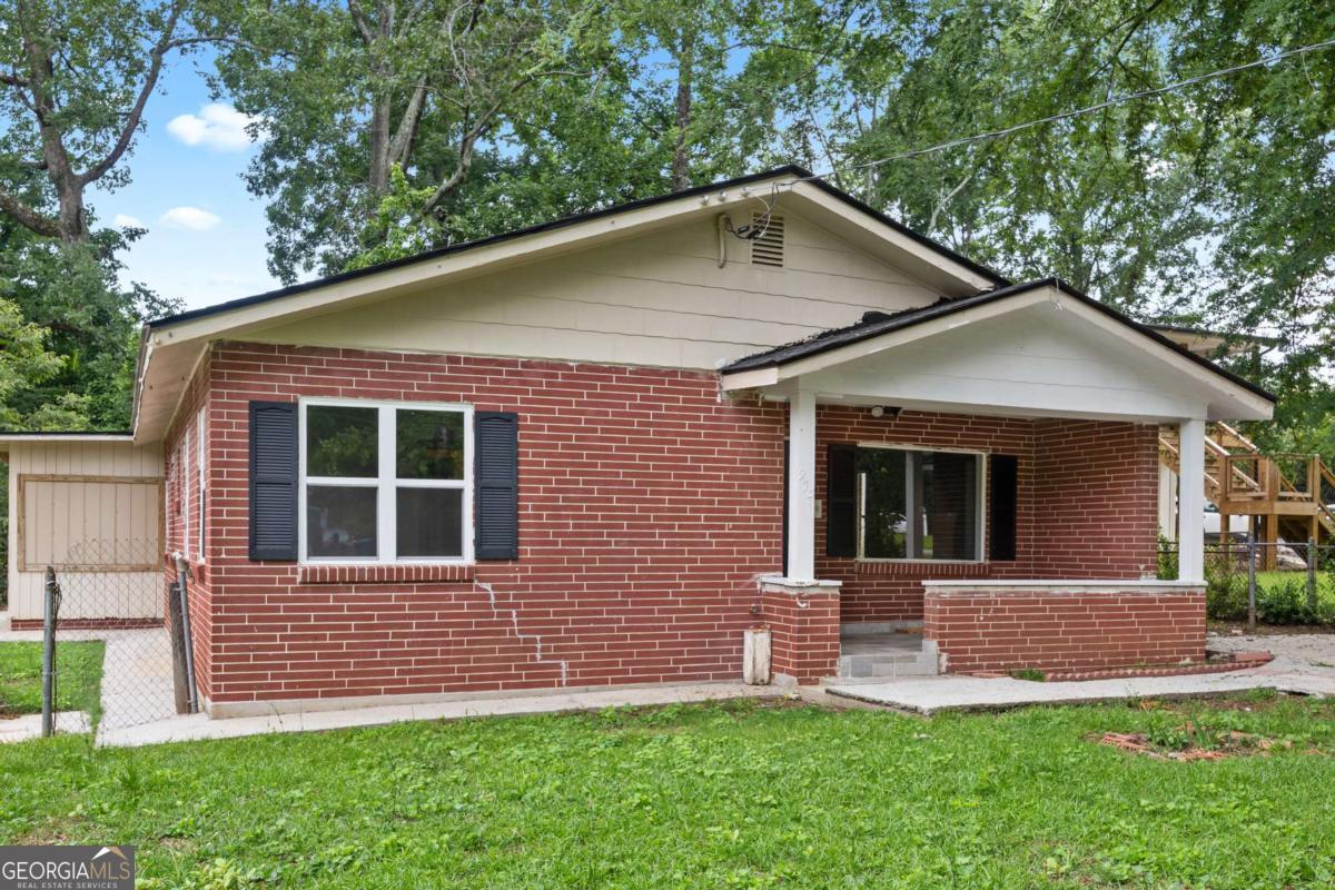 953 South Avenue Property Photo 3