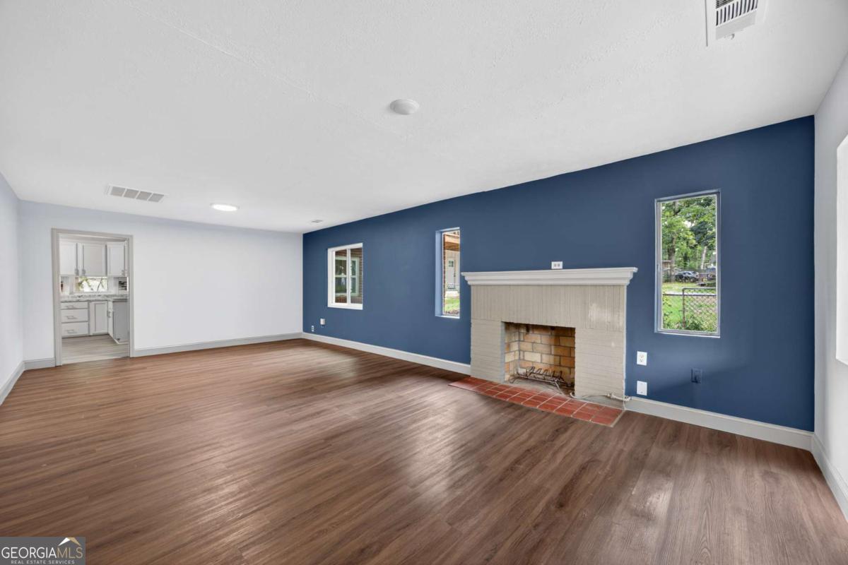953 South Avenue Property Photo 5