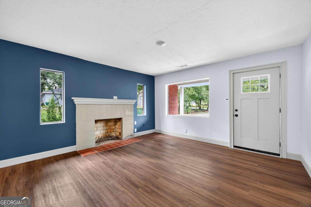 953 South Avenue Property Photo 6