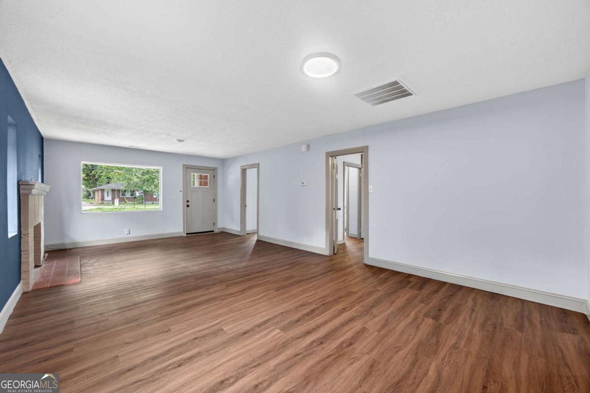 953 South Avenue Property Photo 9