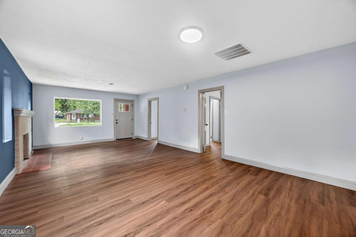 953 South Avenue Property Photo 11