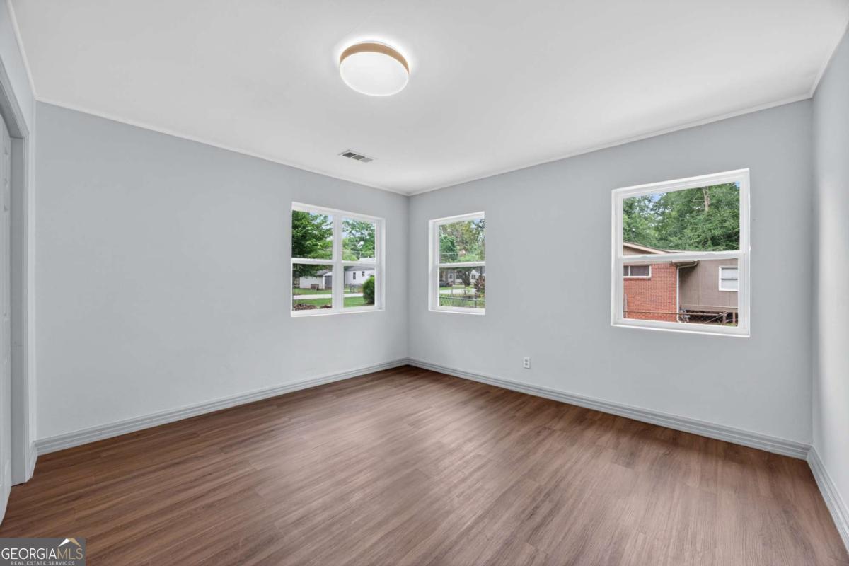 953 South Avenue Property Photo 12