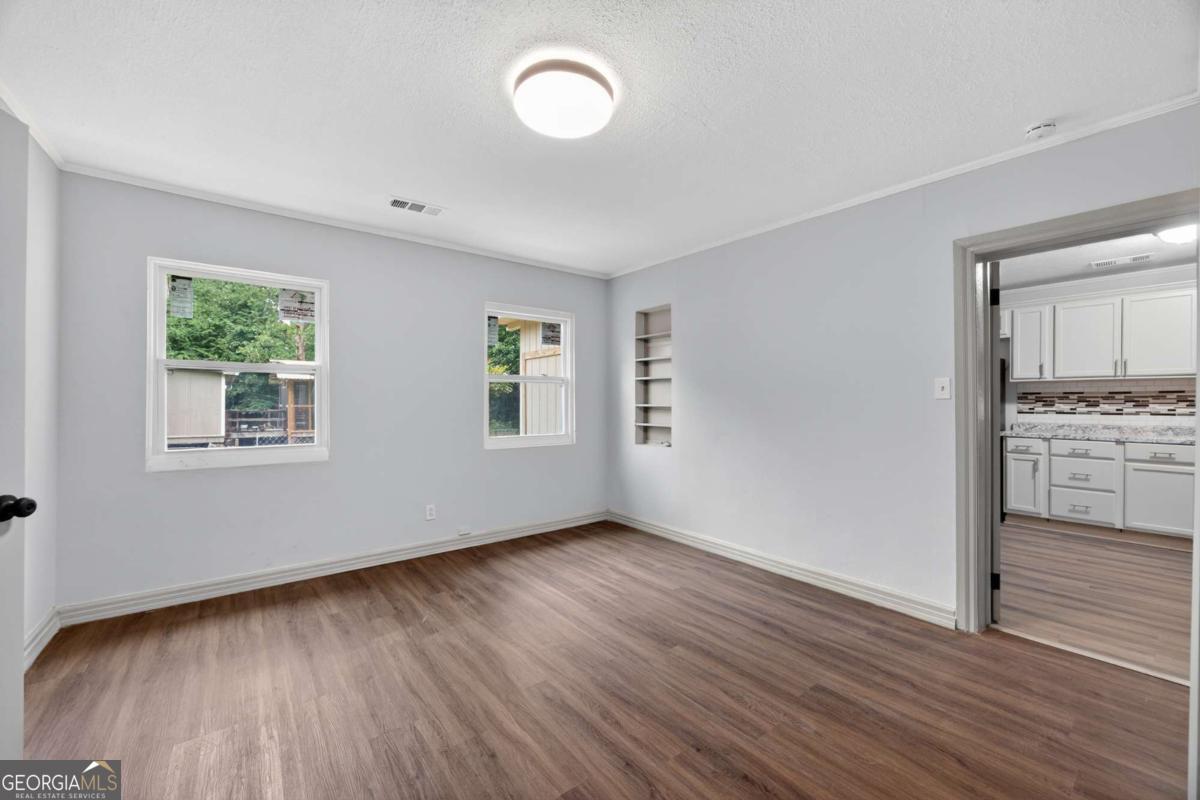 953 South Avenue Property Photo 15