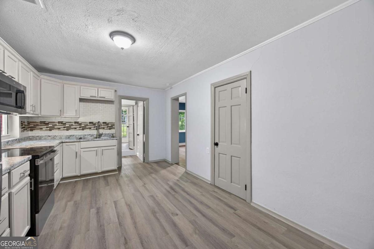 953 South Avenue Property Photo 20