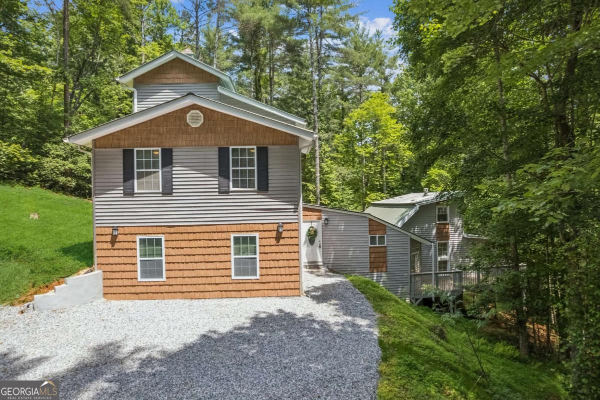 375 Deerfield Drive Property Photo 2