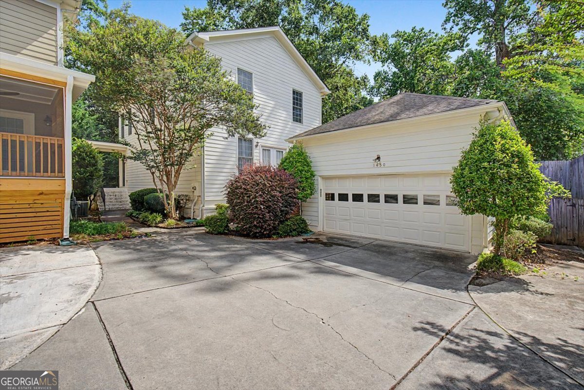1450 Sylvan Circle NE Property Photo 1