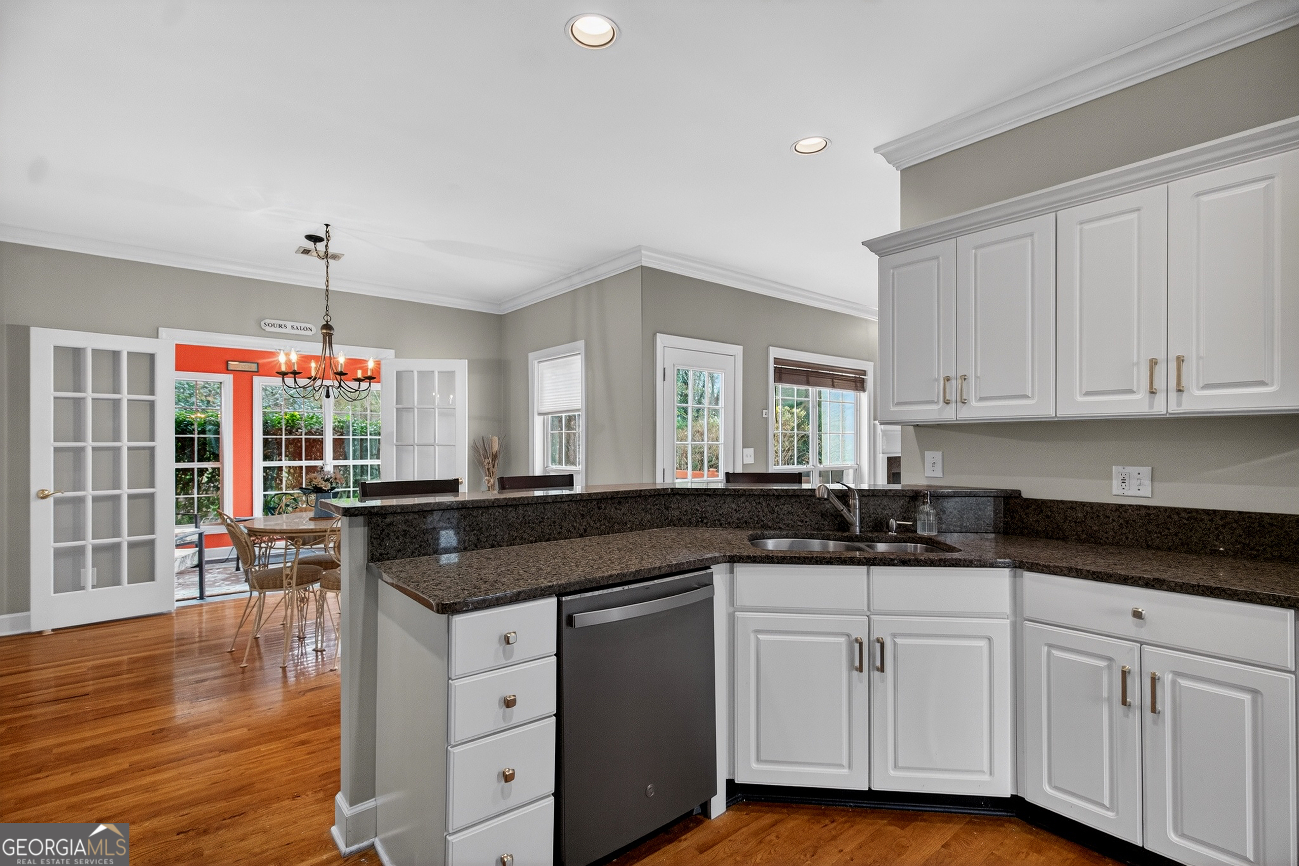 102 Cameron Pointe Drive Property Photo 12