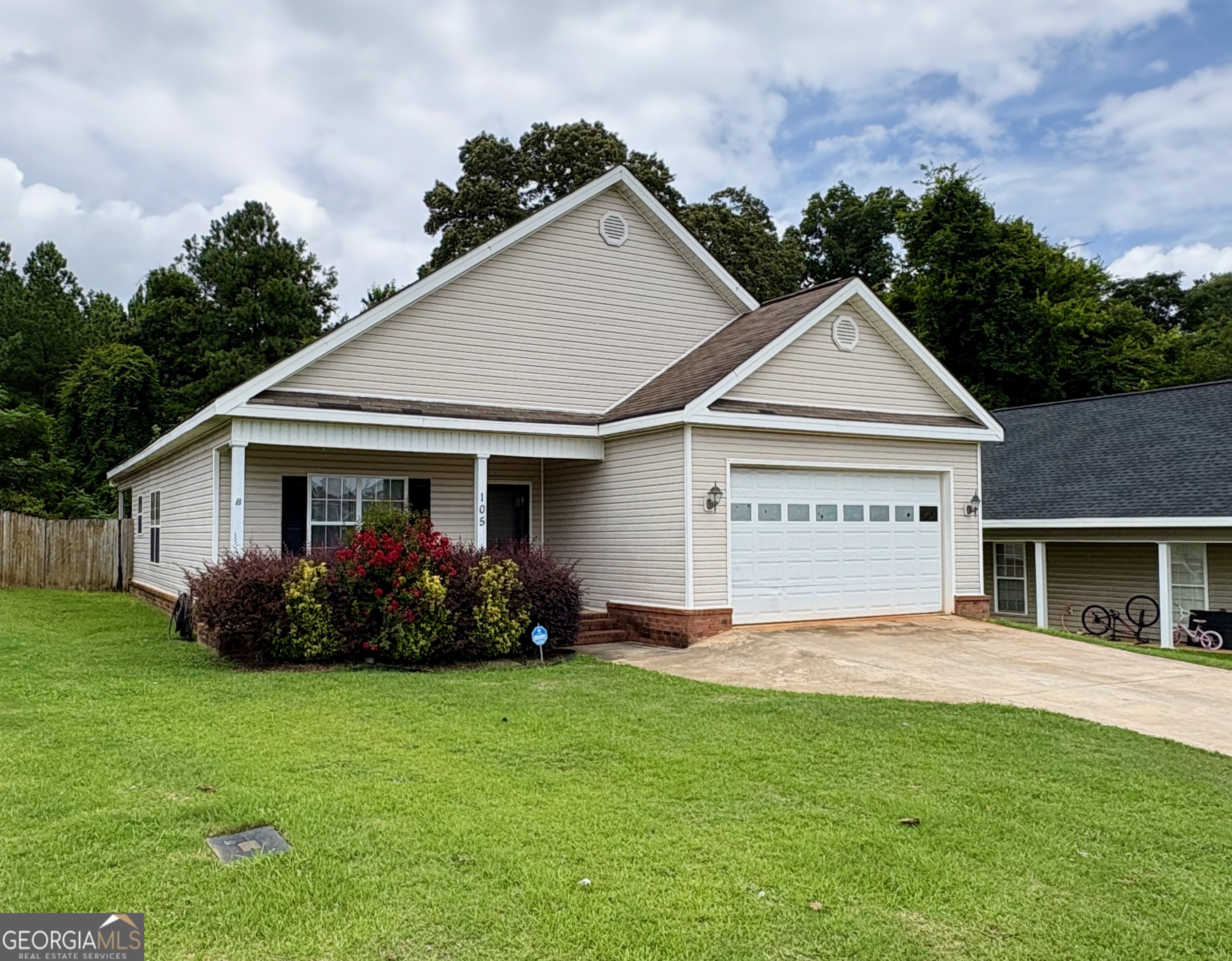 105 Yarrow Boulevard Property Photo 2