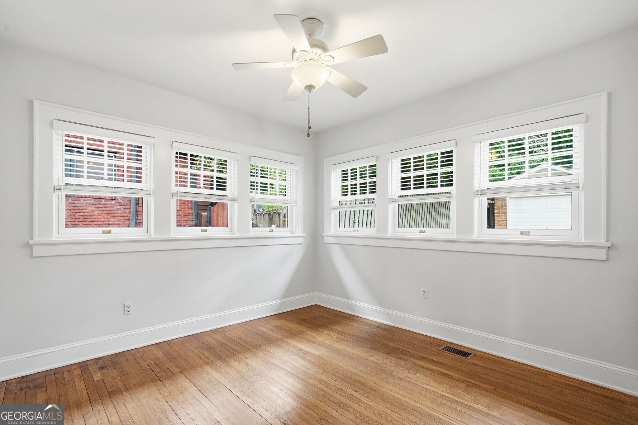 1298 Oxford Road Ne Property Photo 17