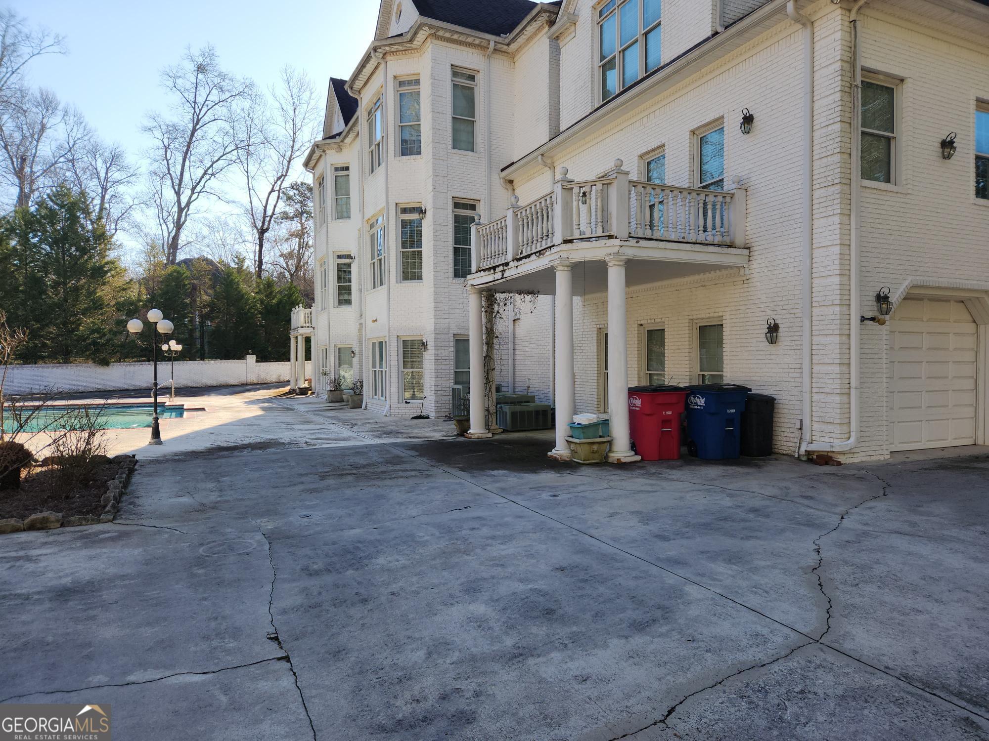 170 Howard Oaks Drive Property Photo 32