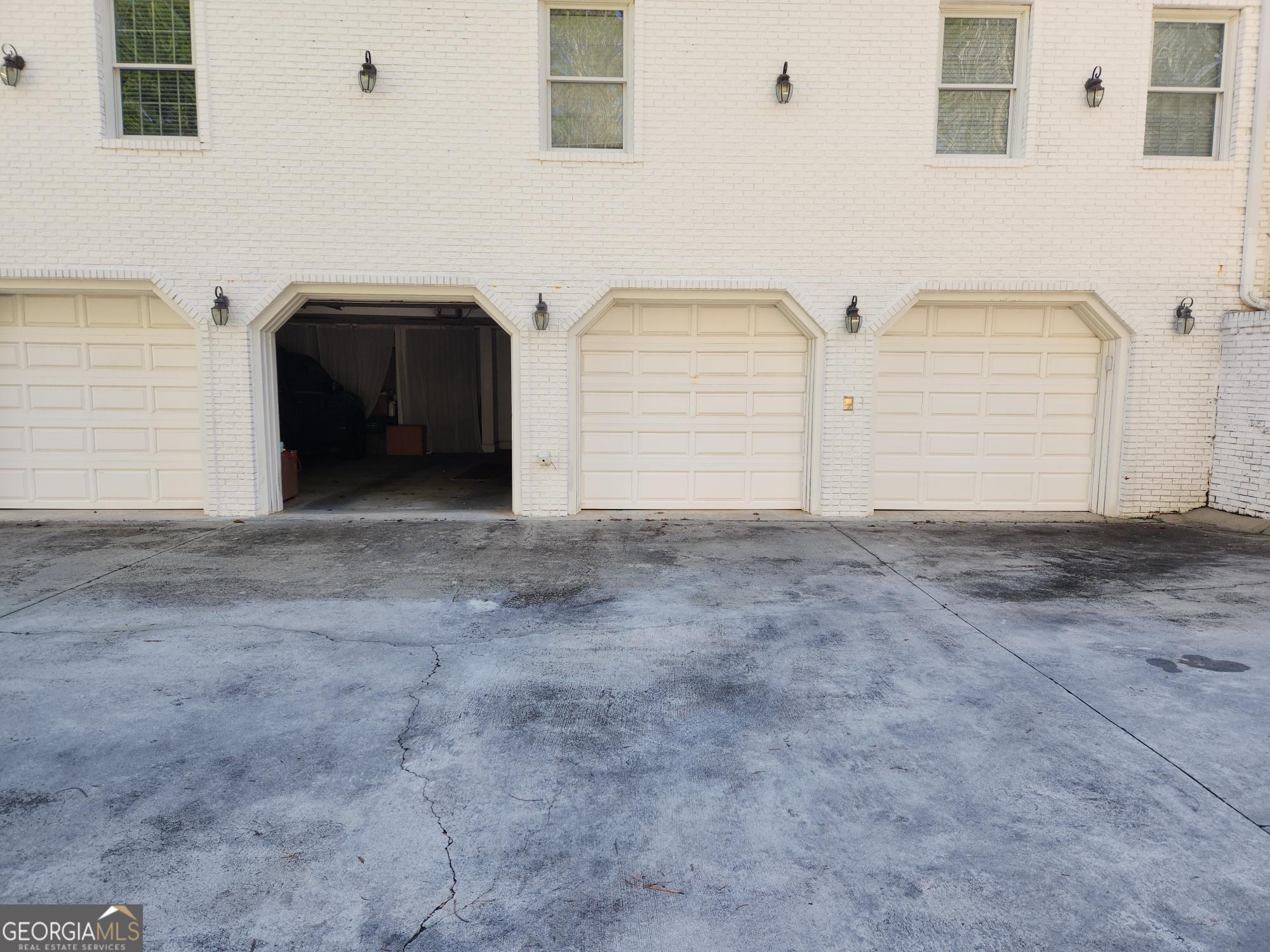 170 Howard Oaks Drive Property Photo 33