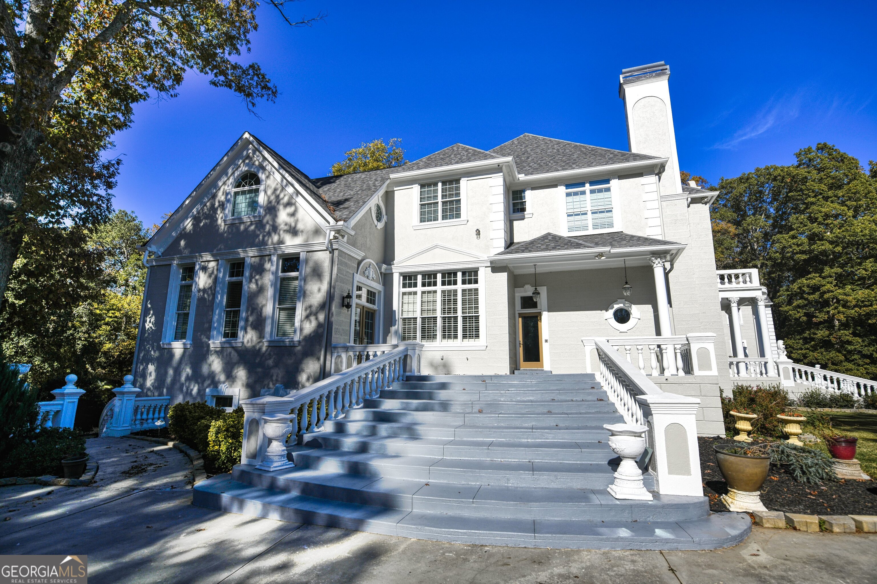 6020 Riverside Drive Property Photo 4