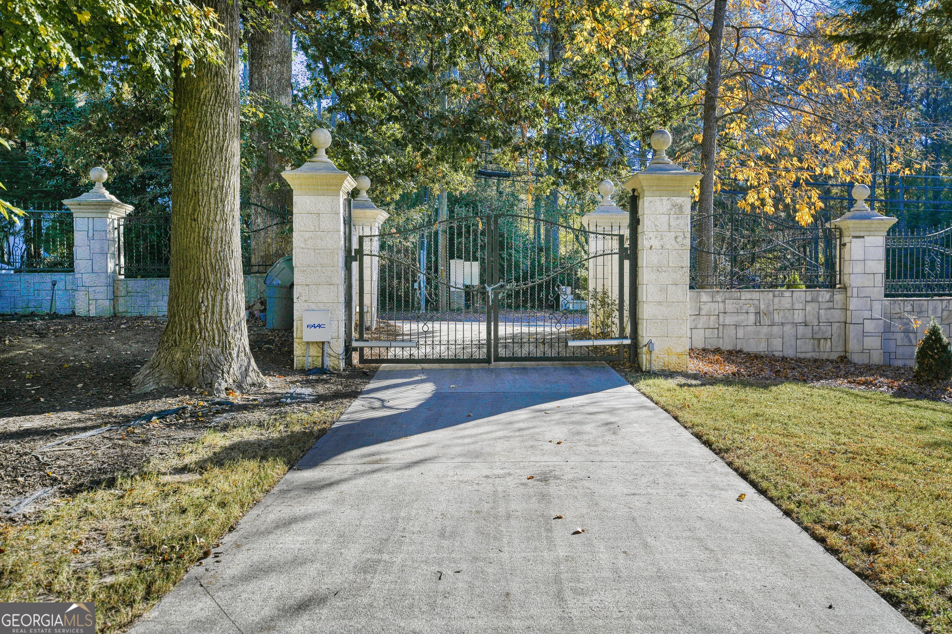 6020 Riverside Drive Property Photo 18
