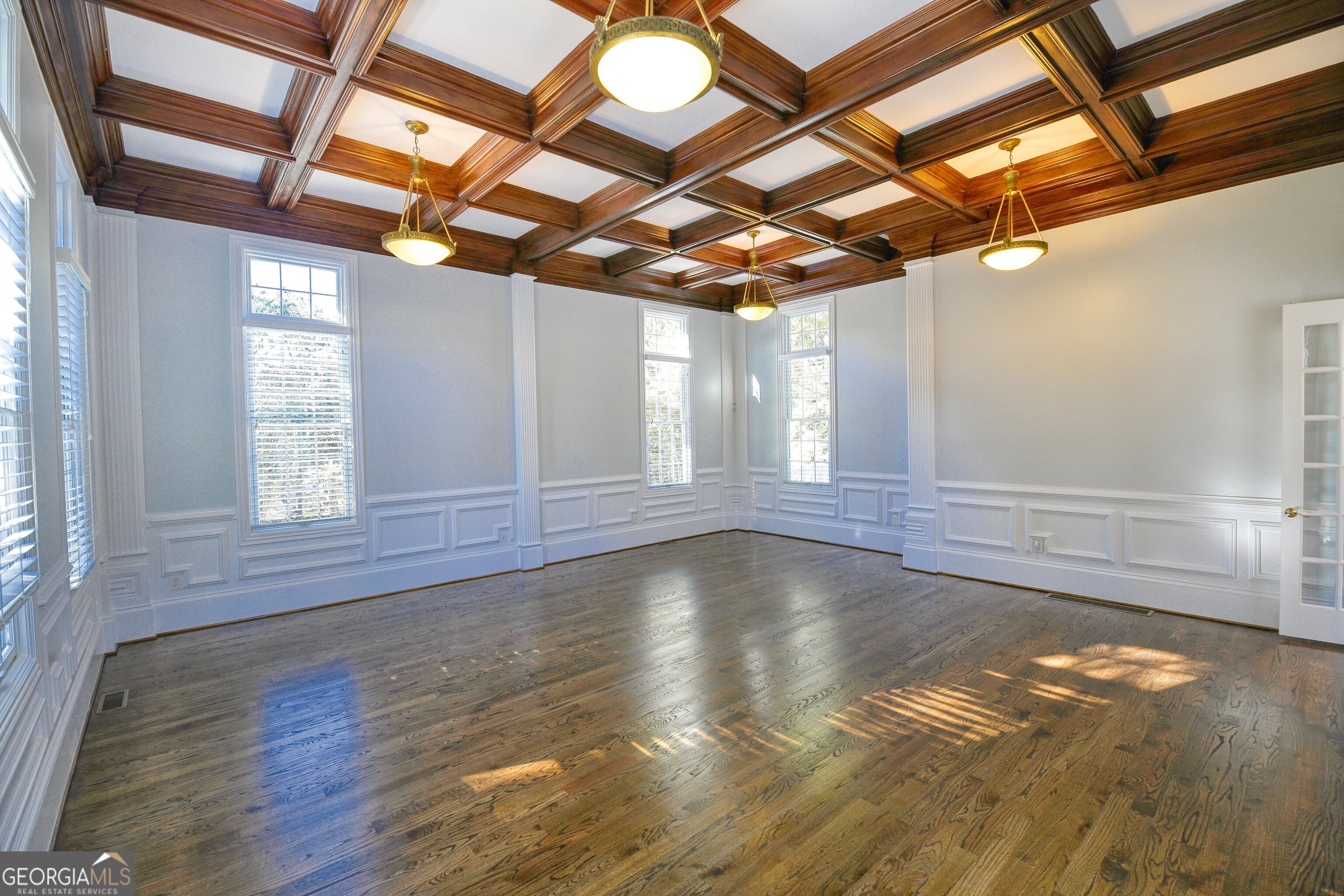 6020 Riverside Drive Property Photo 27
