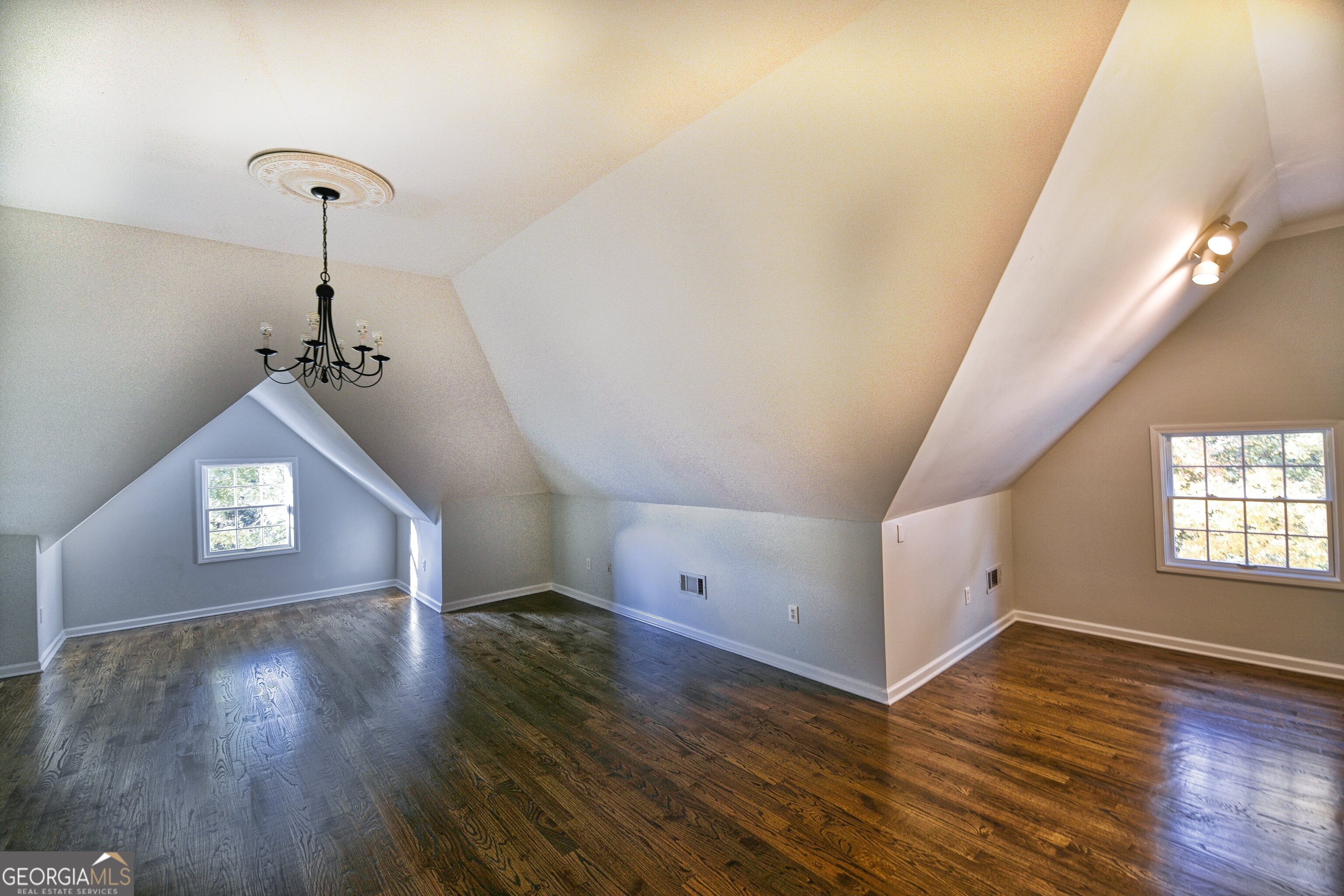 6020 Riverside Drive Property Photo 91