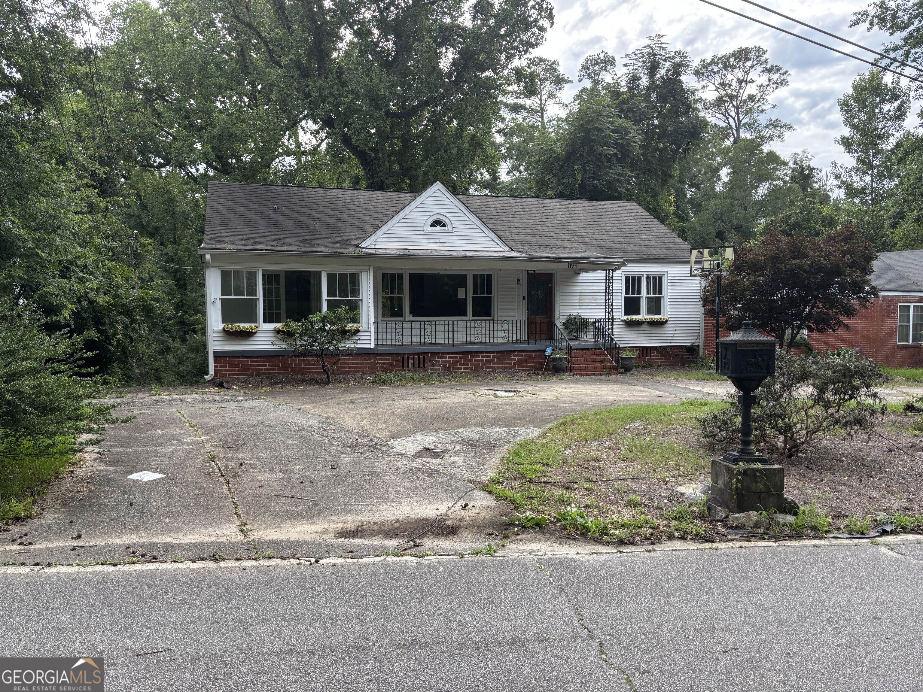 1194 Briarcliff Road Property Photo 2