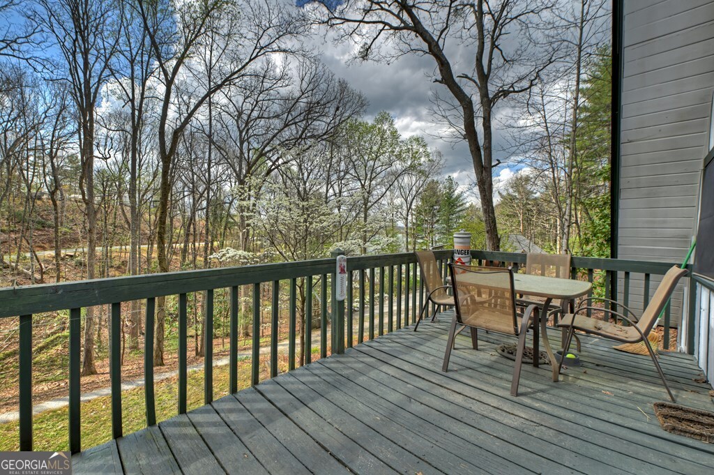 32 Lake Front Drive Property Photo 25