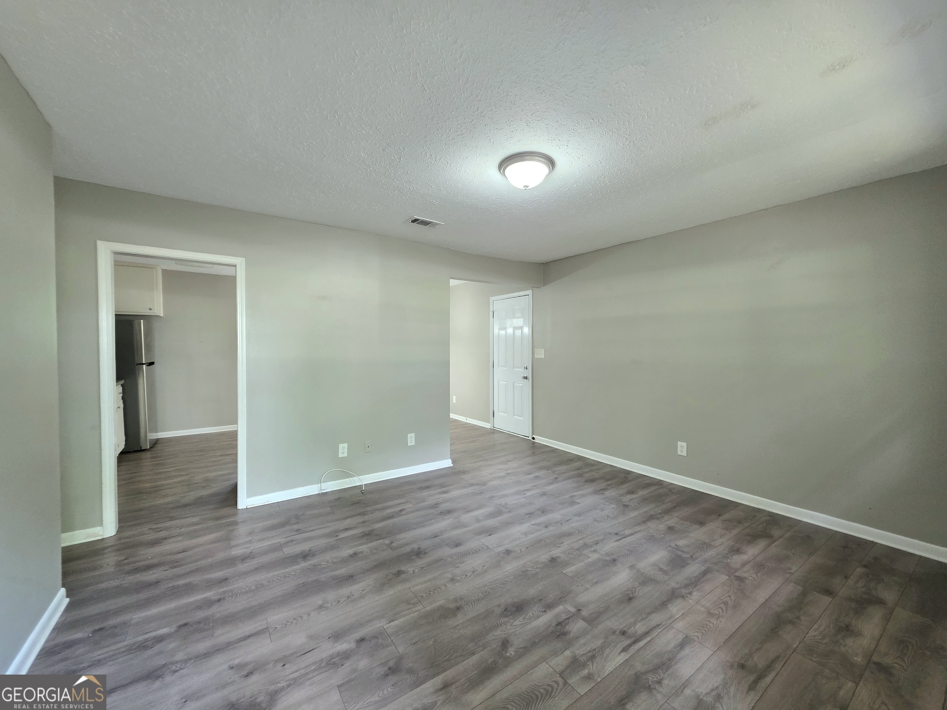 3460 Meadowview Drive Property Photo 3