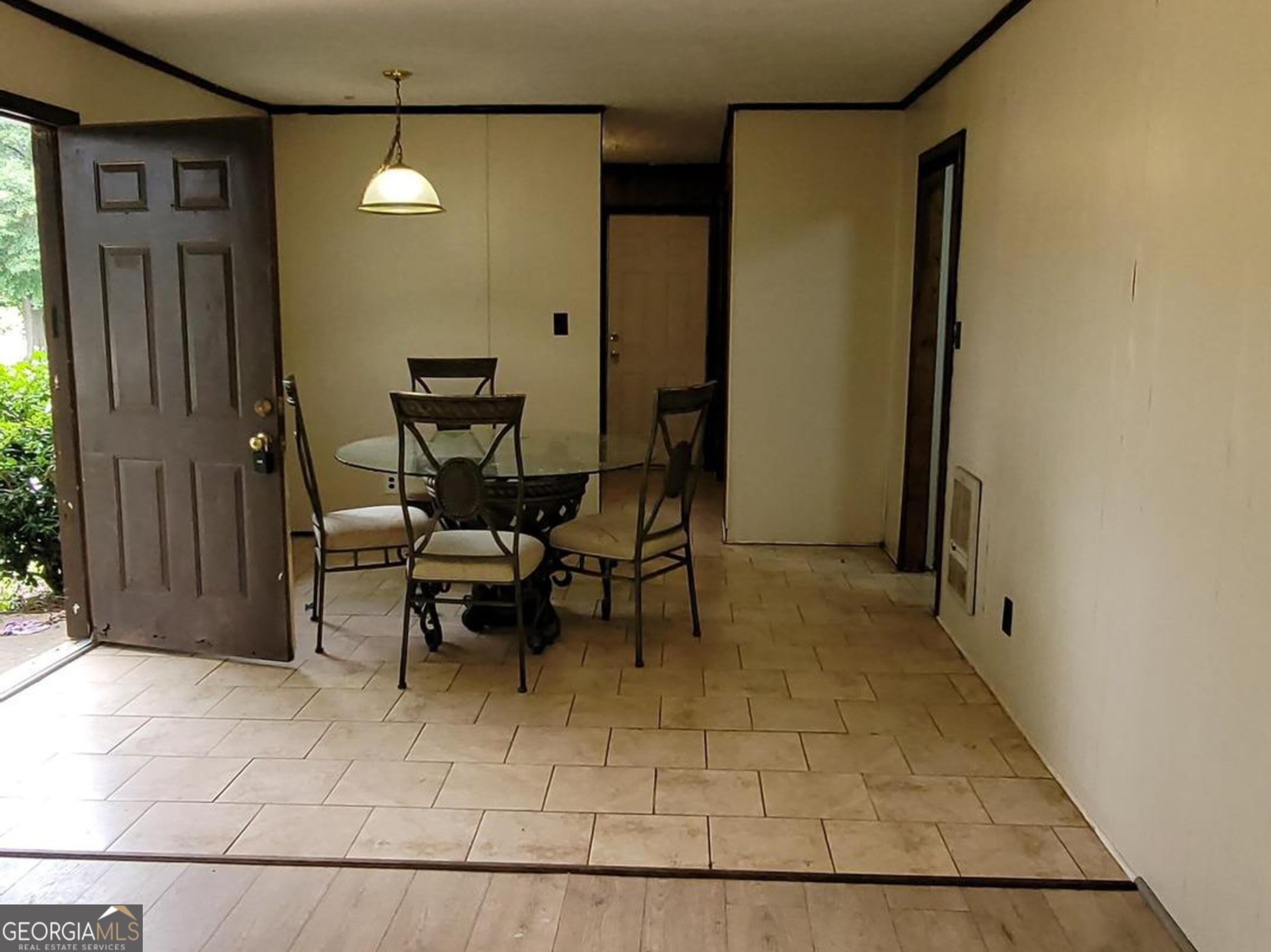 146 E Wright Street Property Photo 6
