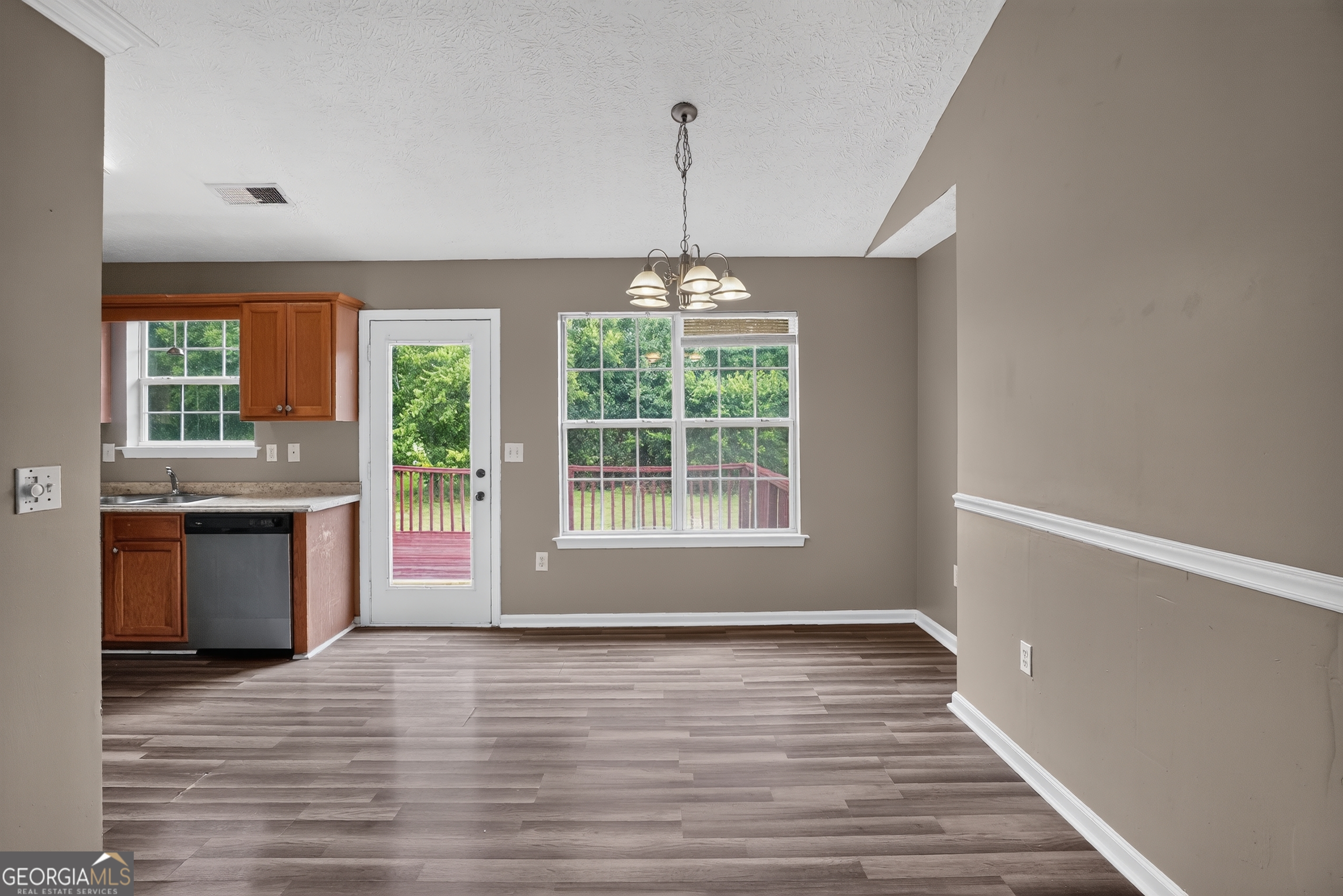 75 Linsley Way Property Photo 29