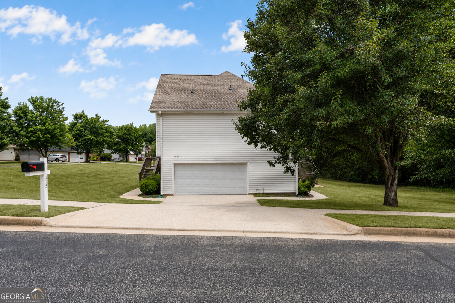 1312 Vine Circle Property Photo 2