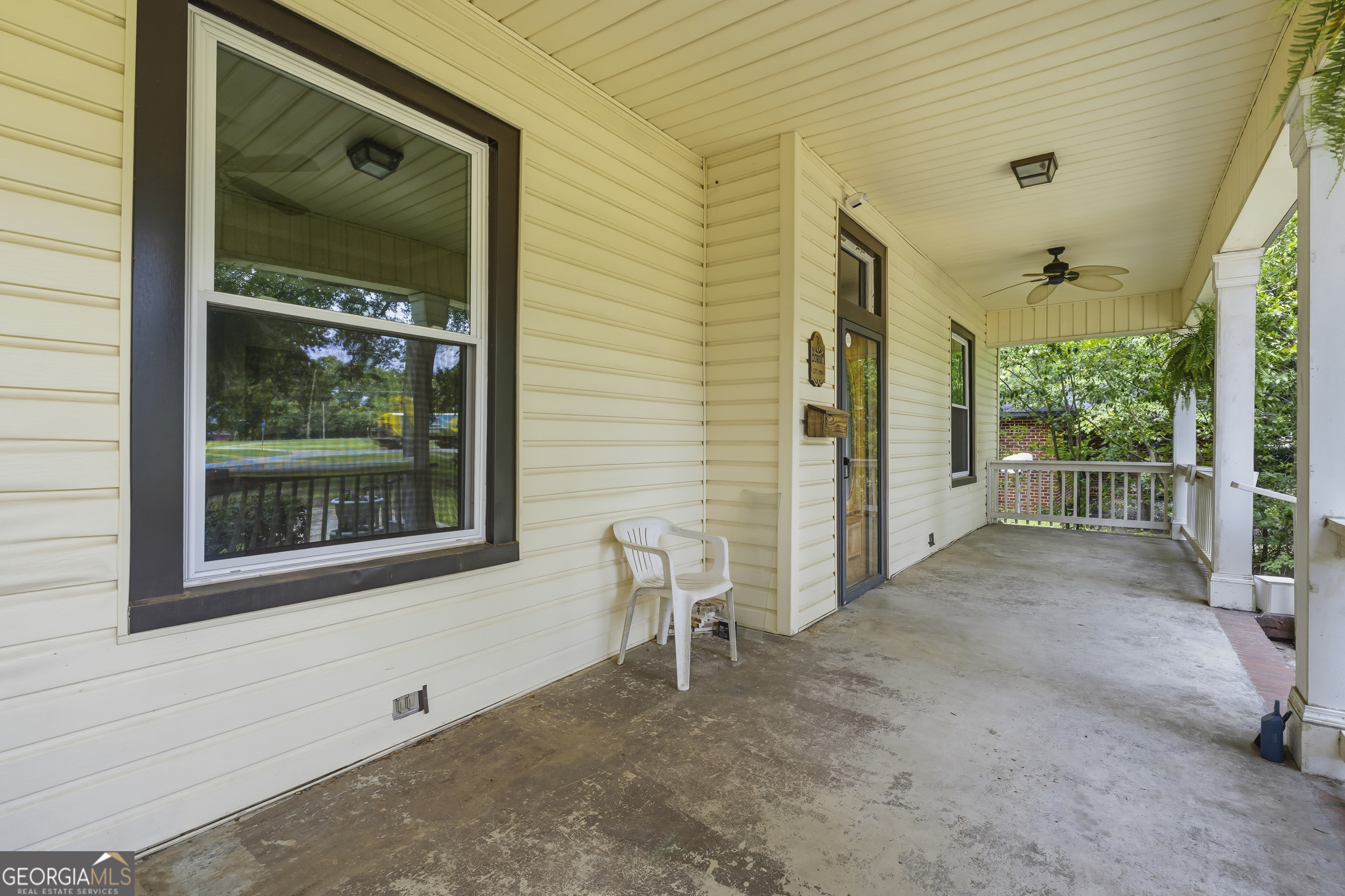 202 Everett Square Property Photo 7