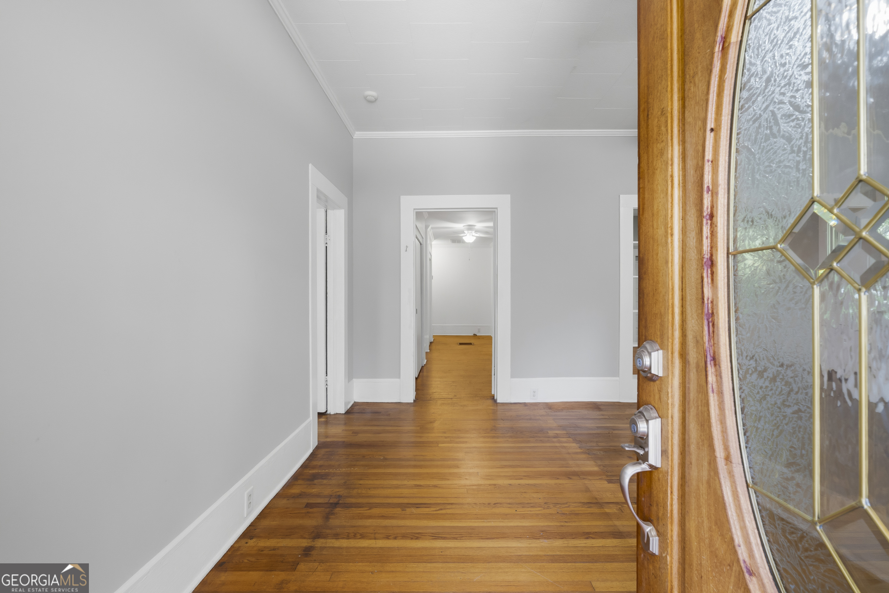 202 Everett Square Property Photo 8