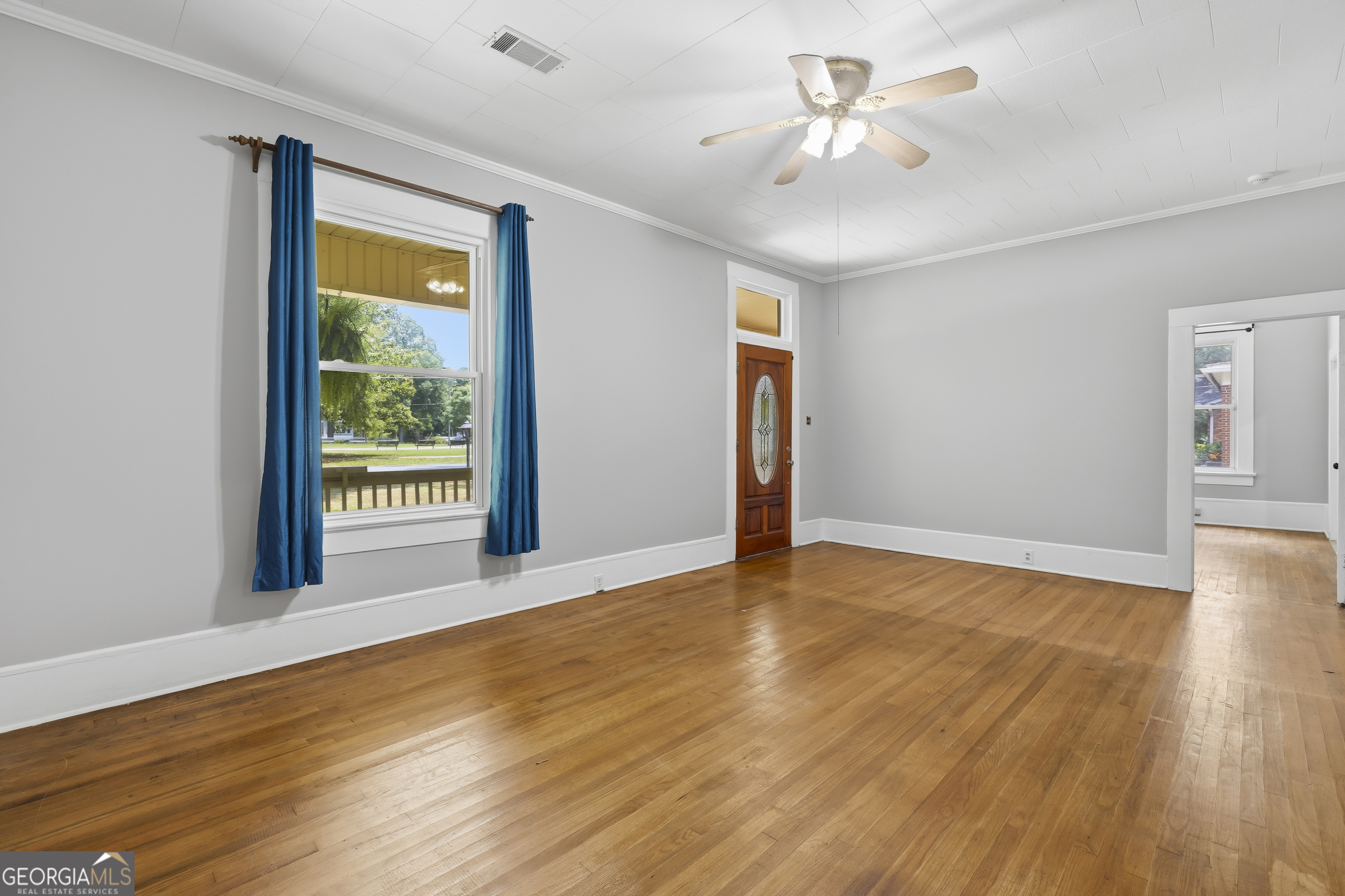 202 Everett Square Property Photo 11