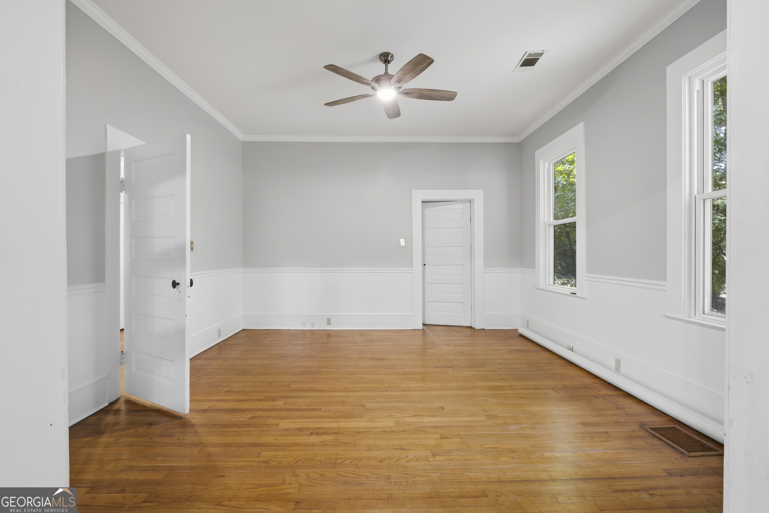 202 Everett Square Property Photo 12
