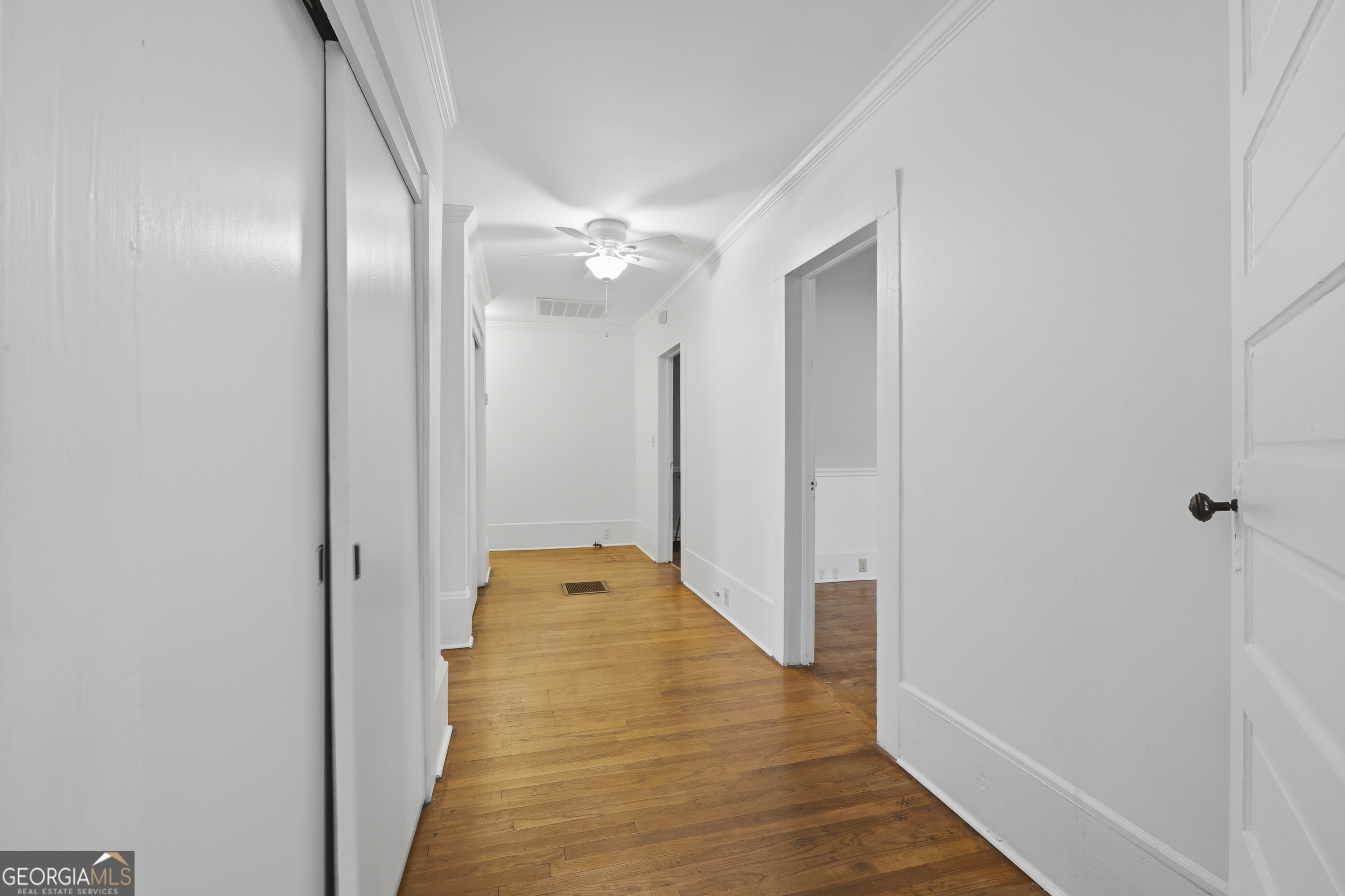 202 Everett Square Property Photo 14