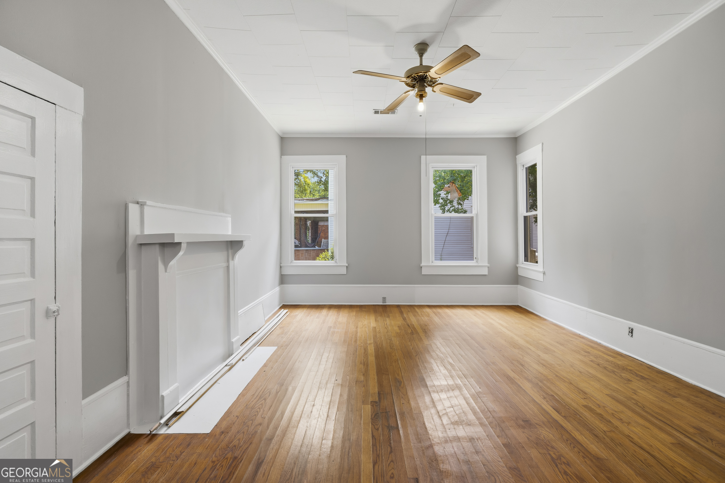 202 Everett Square Property Photo 15