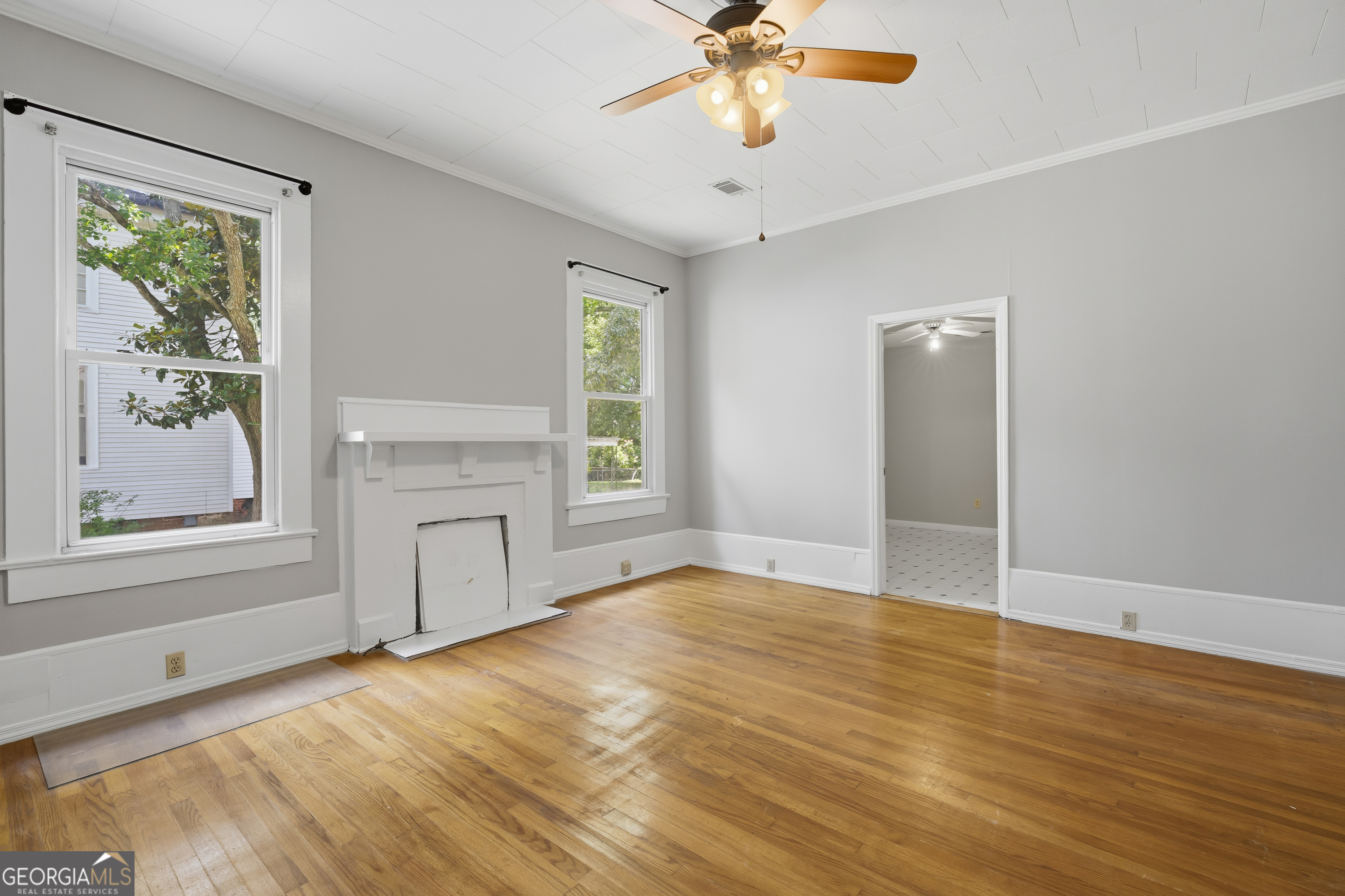 202 Everett Square Property Photo 19