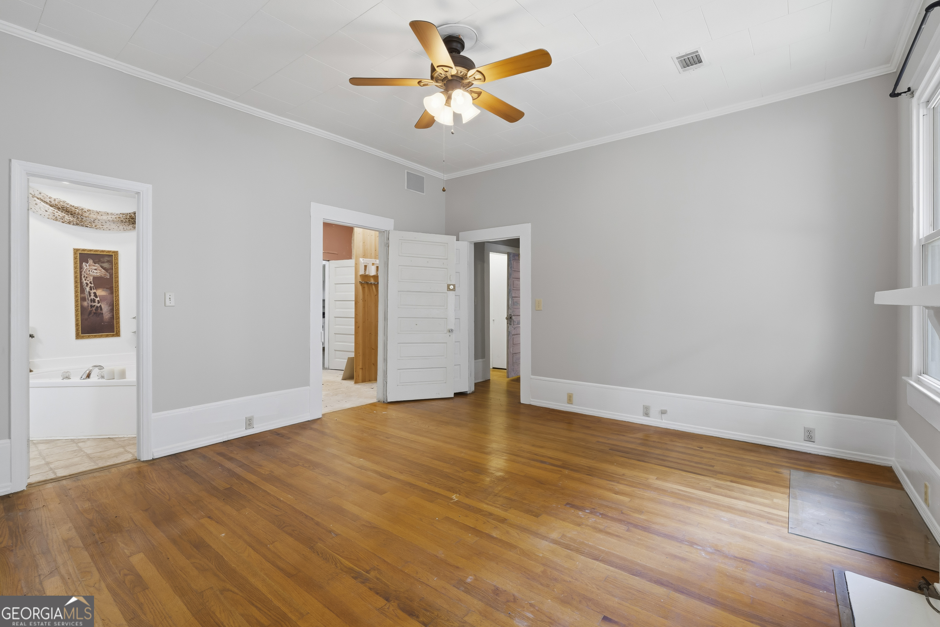 202 Everett Square Property Photo 20