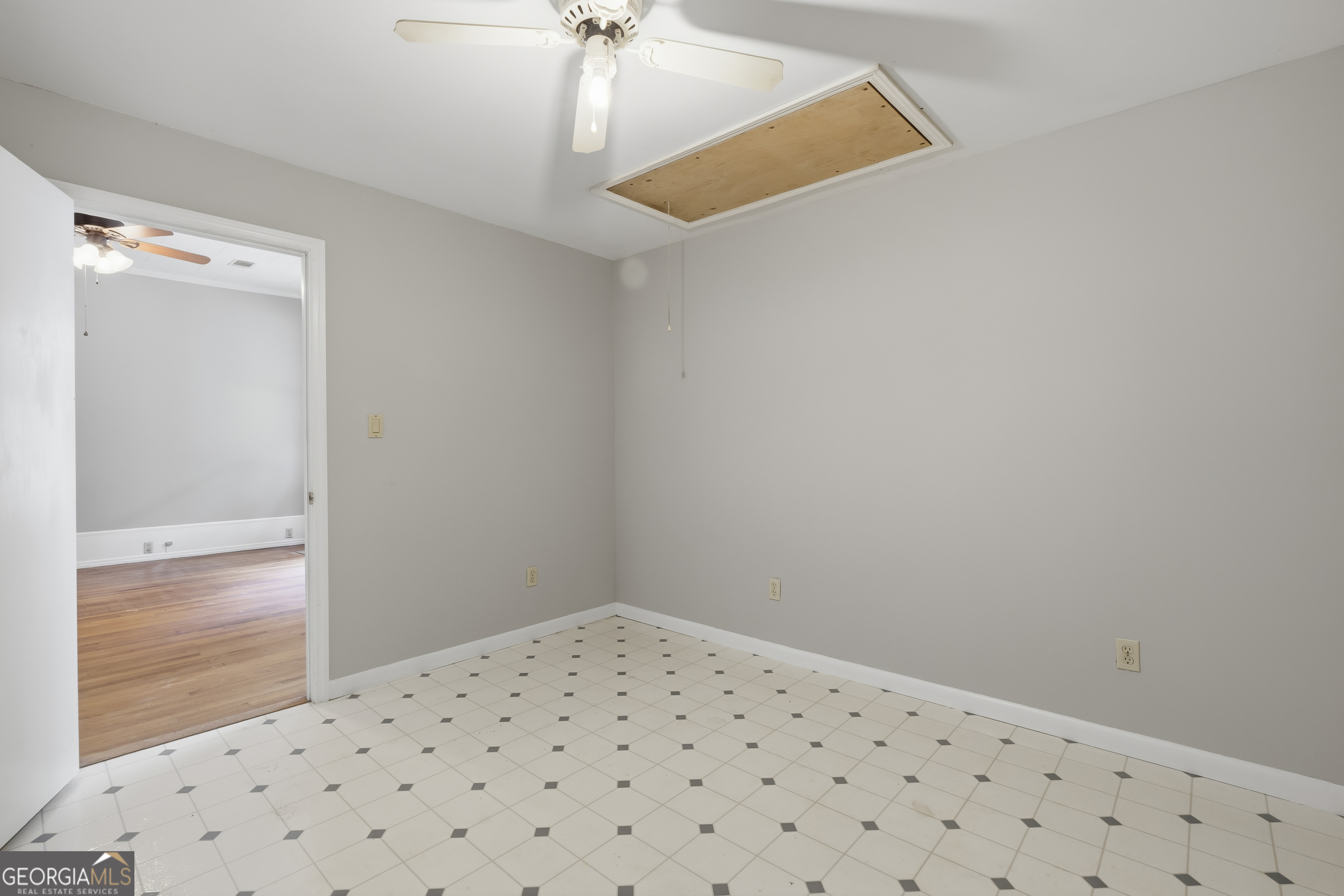 202 Everett Square Property Photo 22