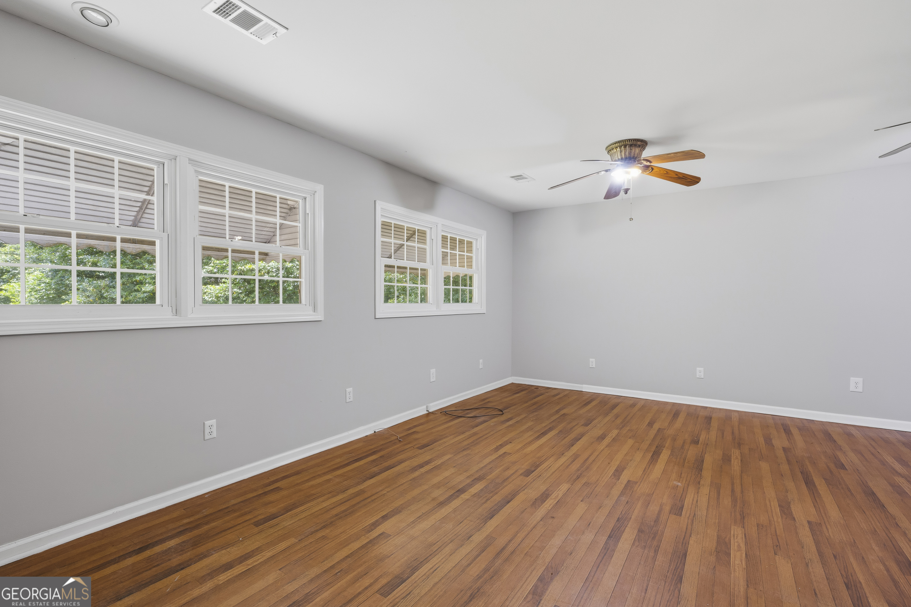 202 Everett Square Property Photo 27