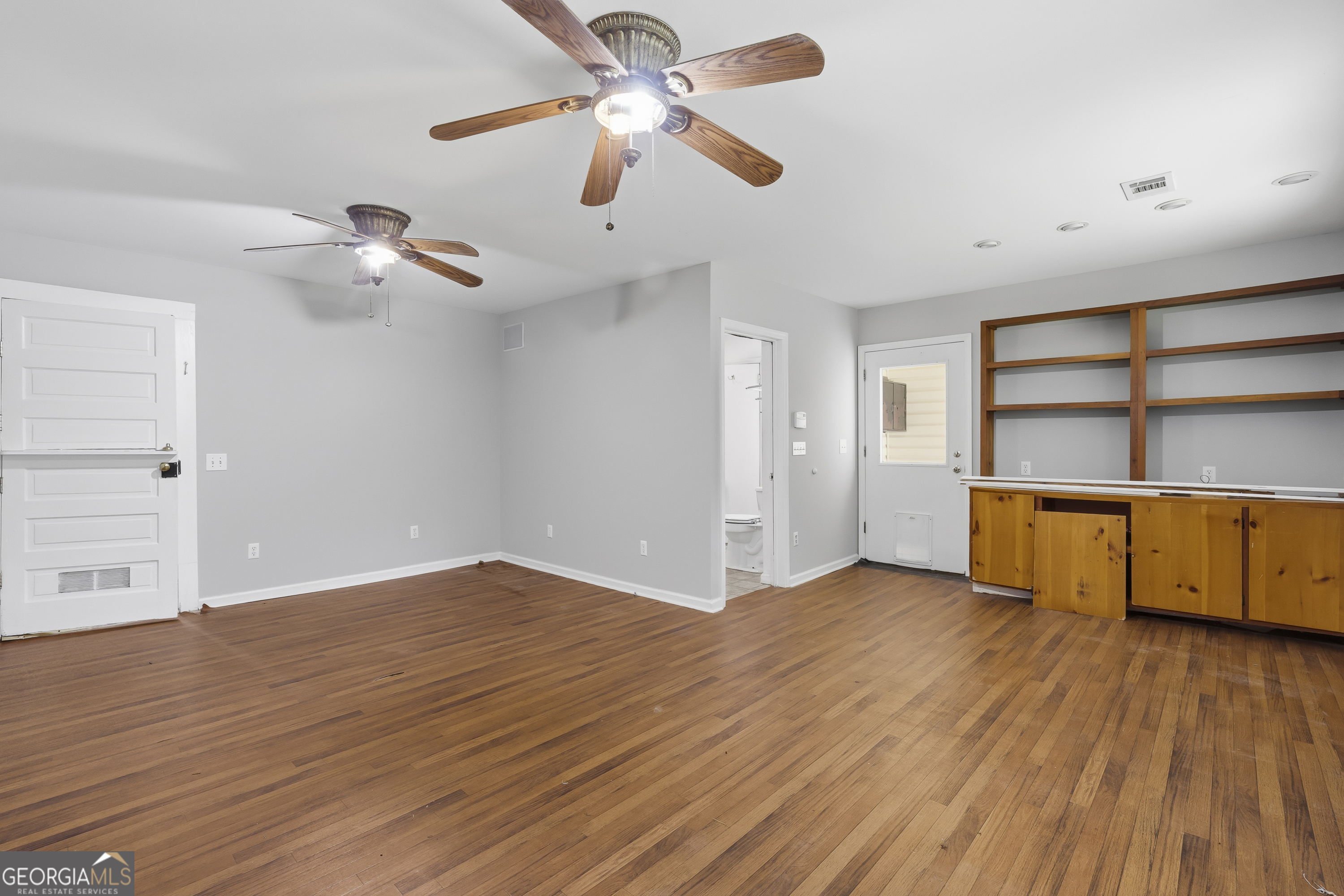 202 Everett Square Property Photo 28
