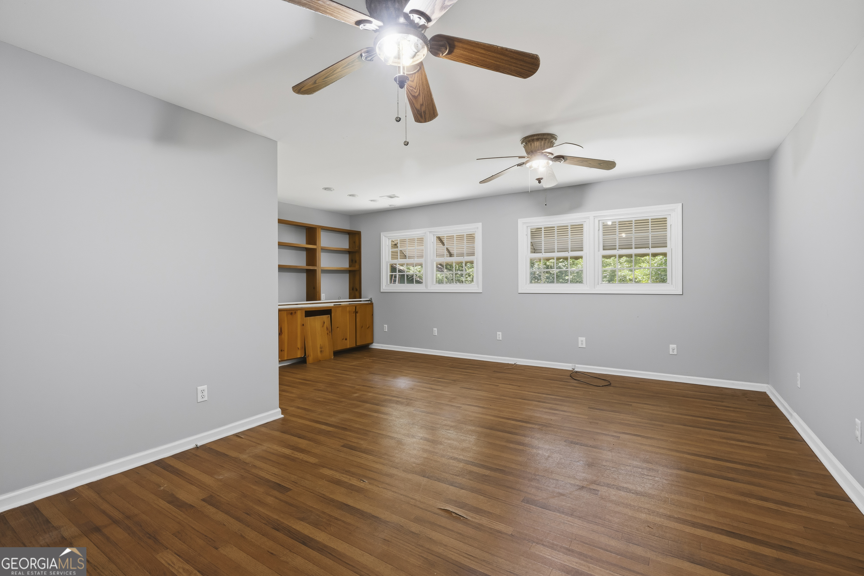 202 Everett Square Property Photo 29
