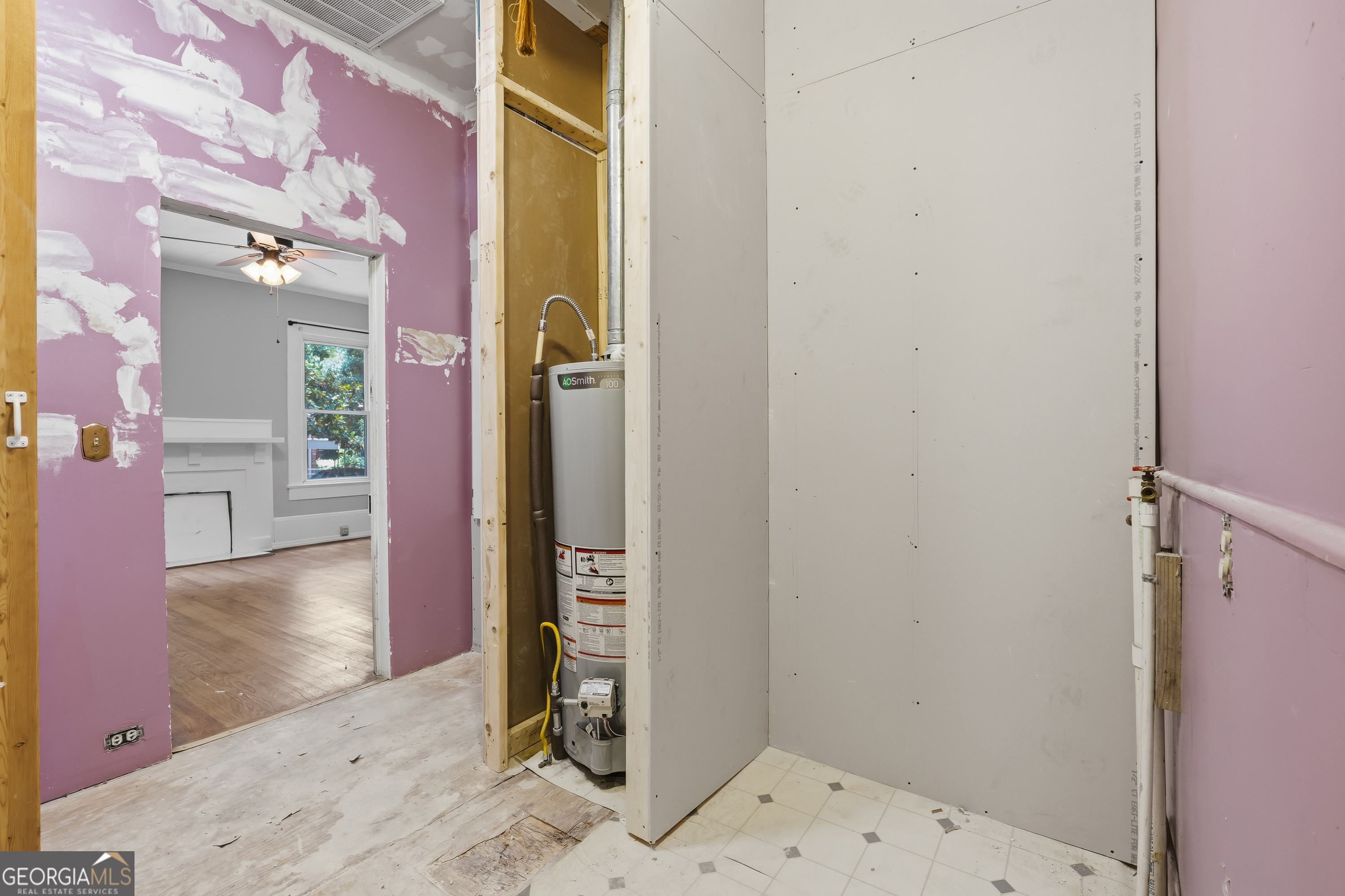 202 Everett Square Property Photo 30