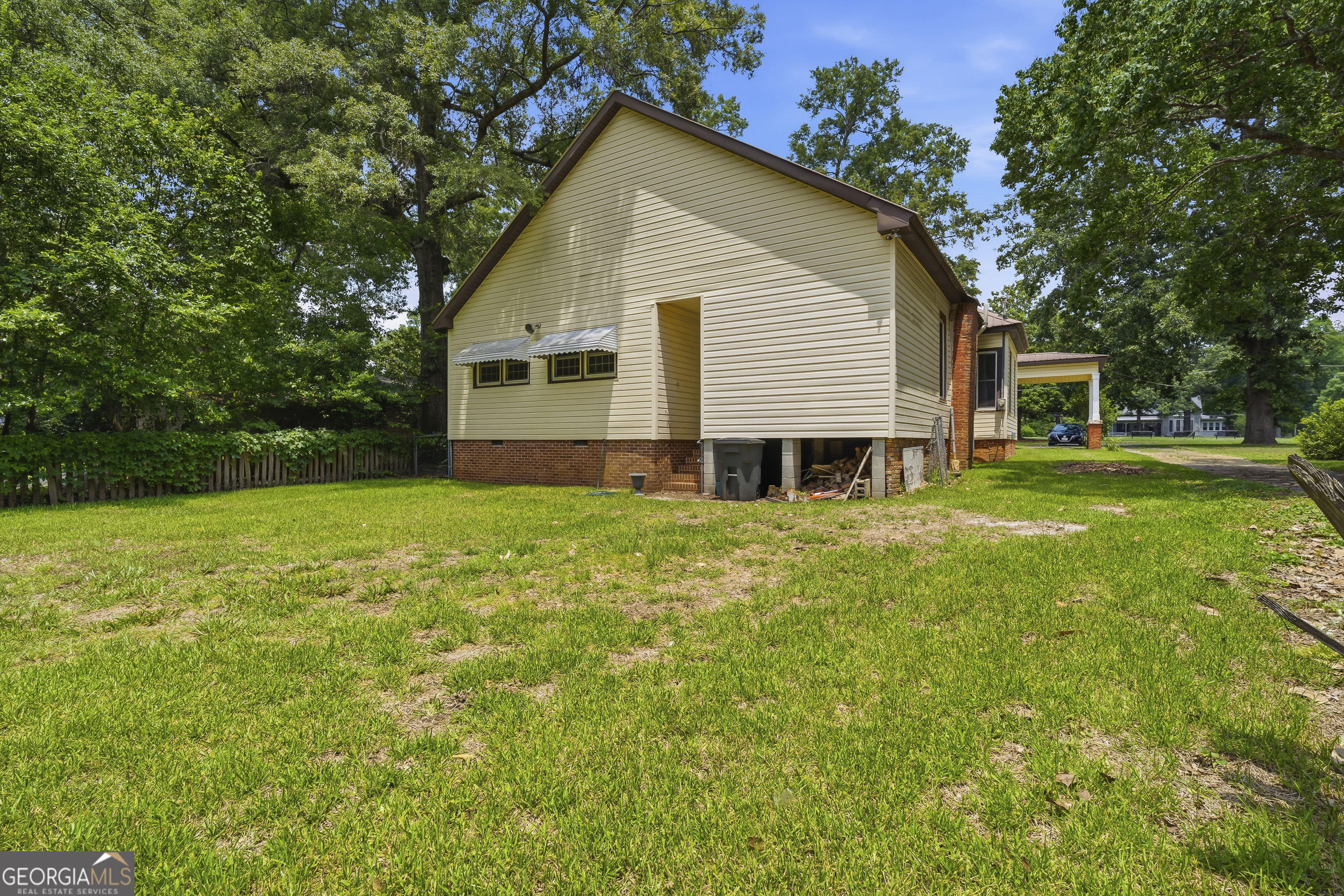 202 Everett Square Property Photo 49
